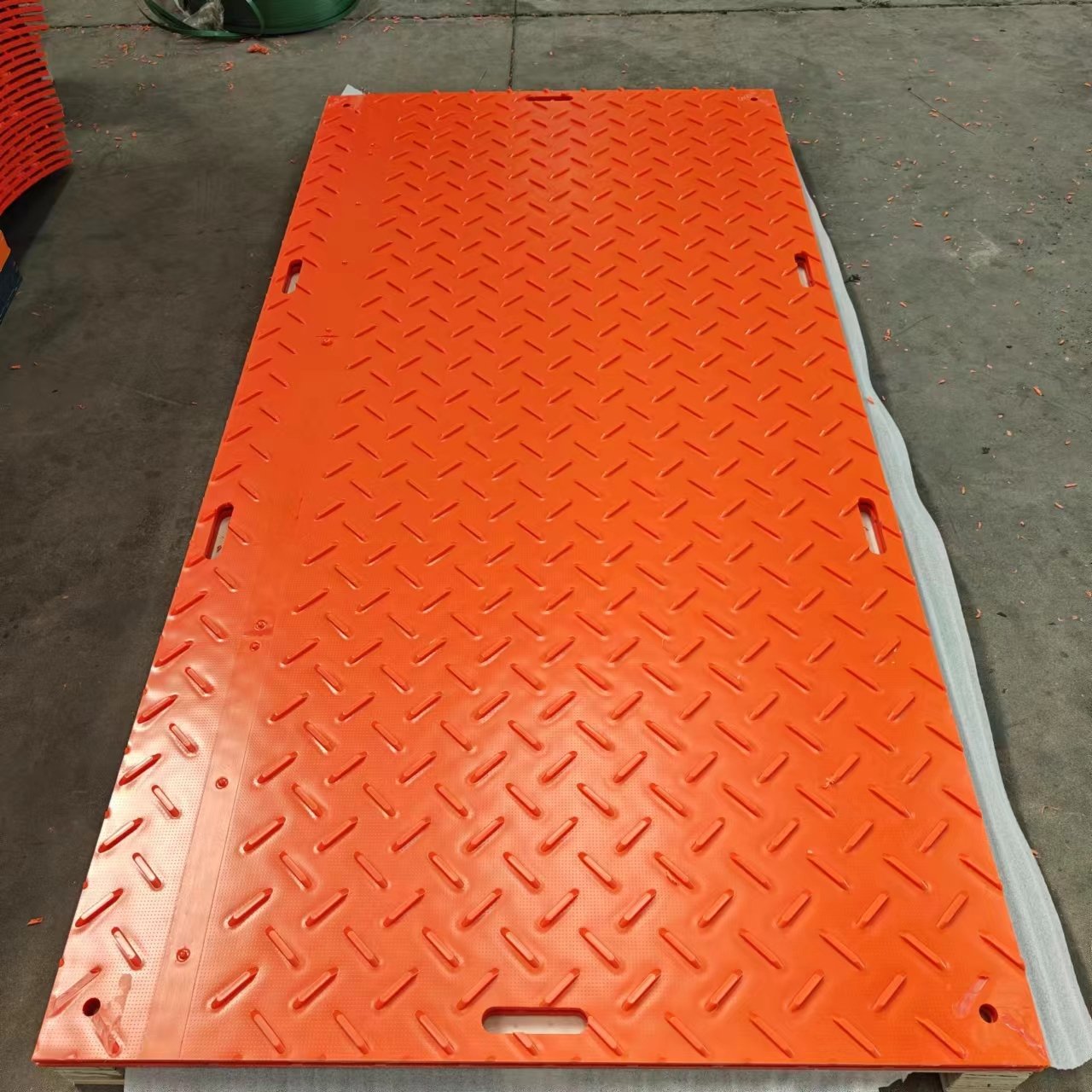 Eco-friendly HDPE Plastic 4*8ft Floor Protection Mat Heavy Duty Equipment Mats
