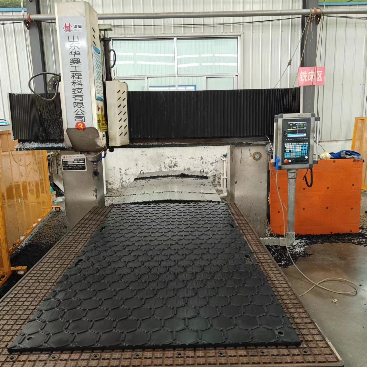 Eco-friendly HDPE Plastic 4*8ft Floor Protection Mat Heavy Duty Equipment Mats