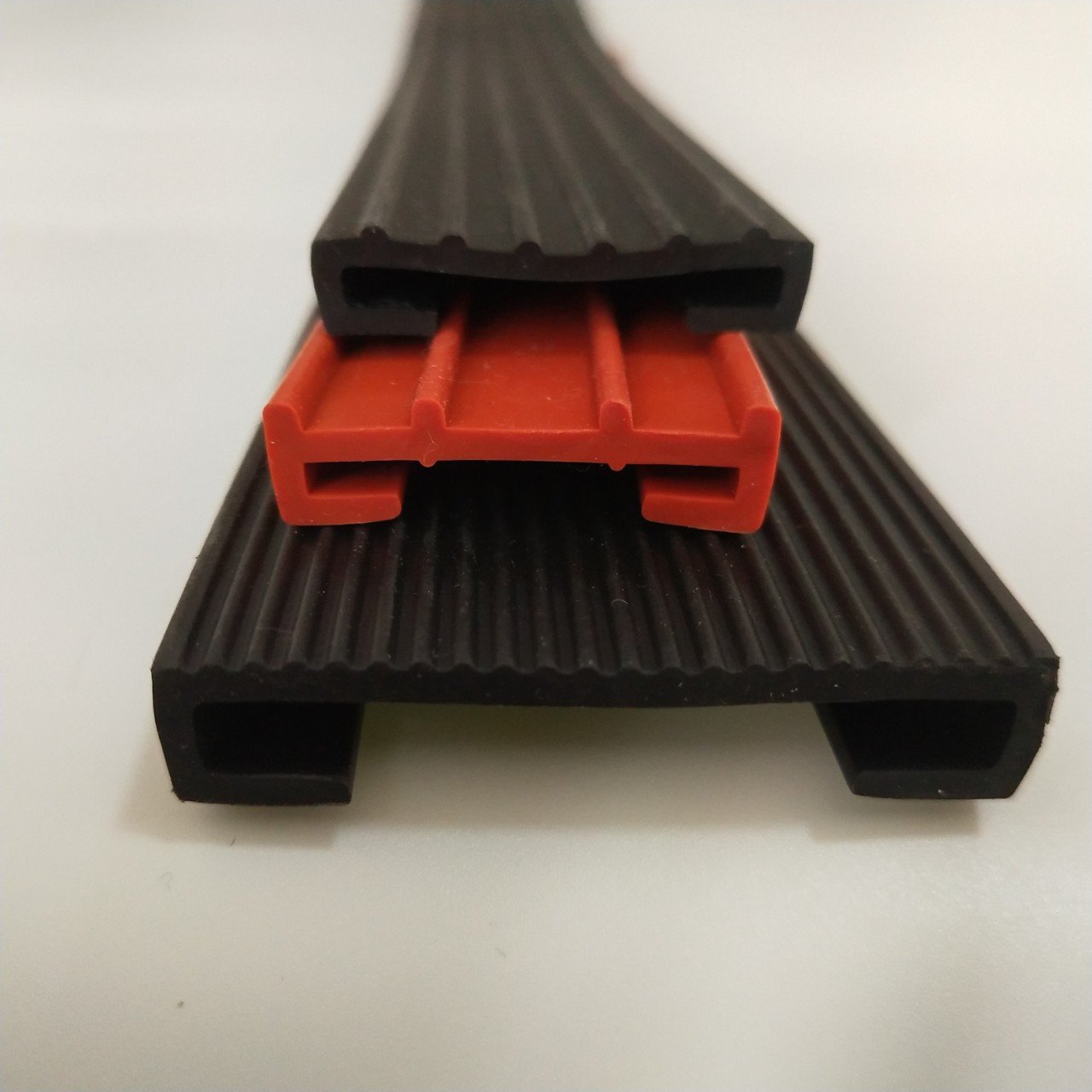 C-type silicone rubber strip for fire protection clamp high temperature EPDM strip