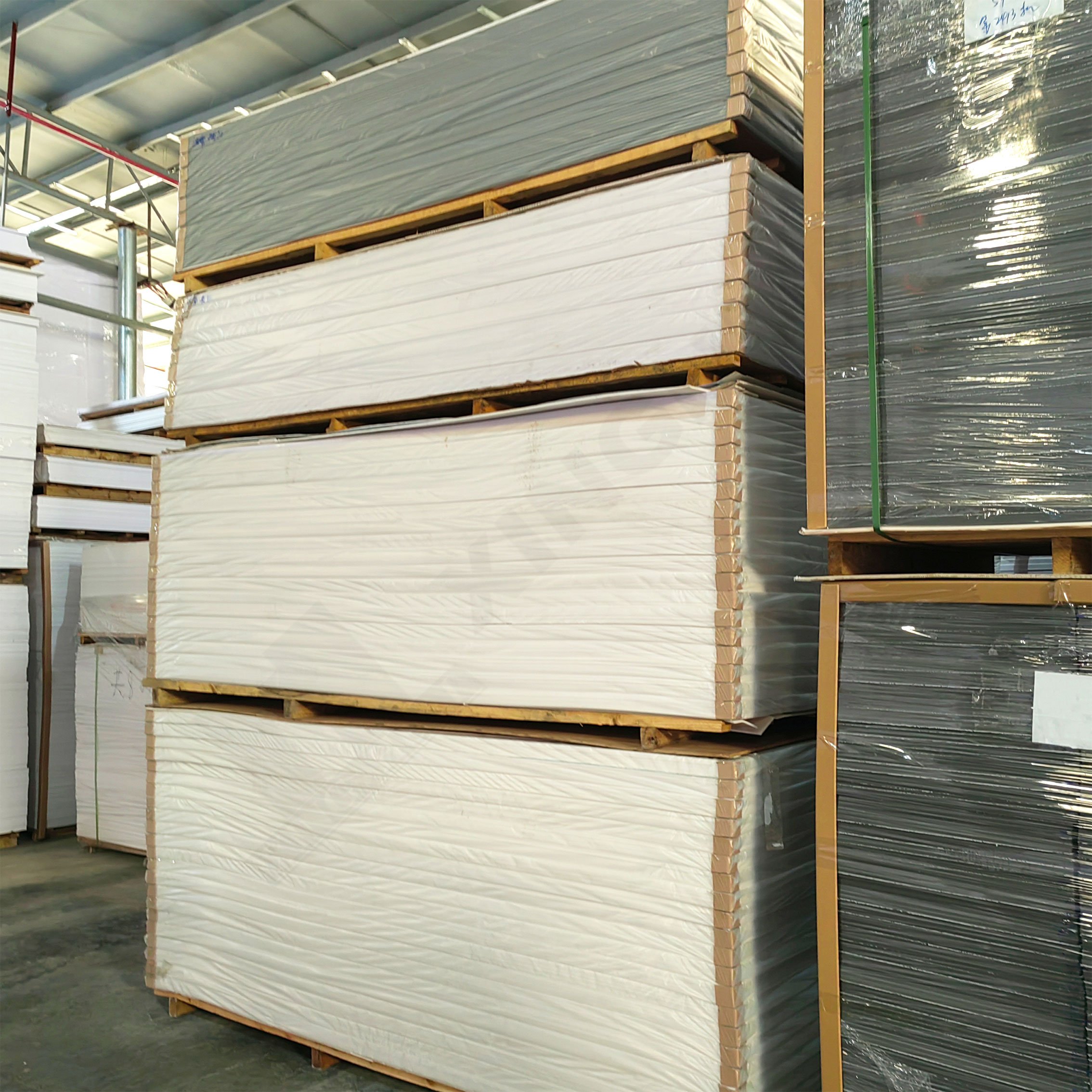 High Gloss Plastic Sheets Interior Decoration 1220x2440mm Environmentally Friendly Waterproof And Fireproof Materials