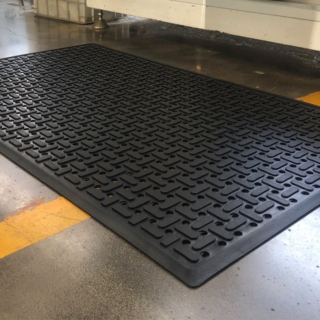 Safetycare grease-oil-proof drainage anti fatigue grass kitchen perforated interlocking rubber floor mats with holes