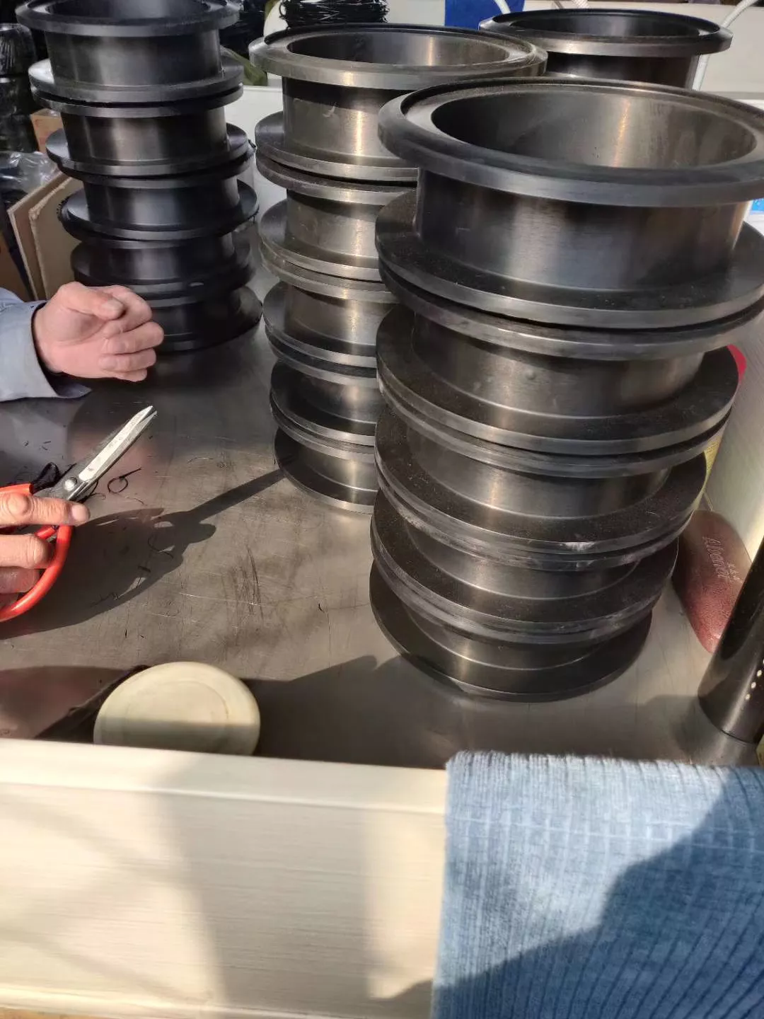Large vulcanized rubber parts