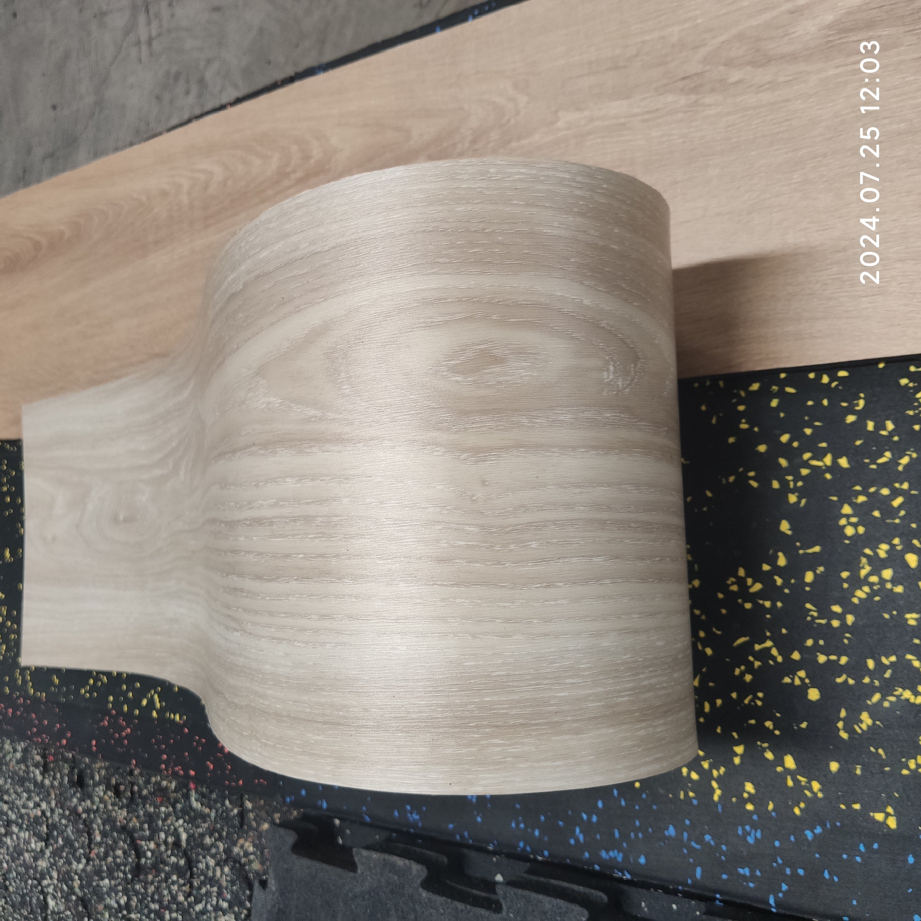 Factory sales 5mm thick Anti-slip Wooden Rubber Flooring Tiles high elastic soft Rubber mats