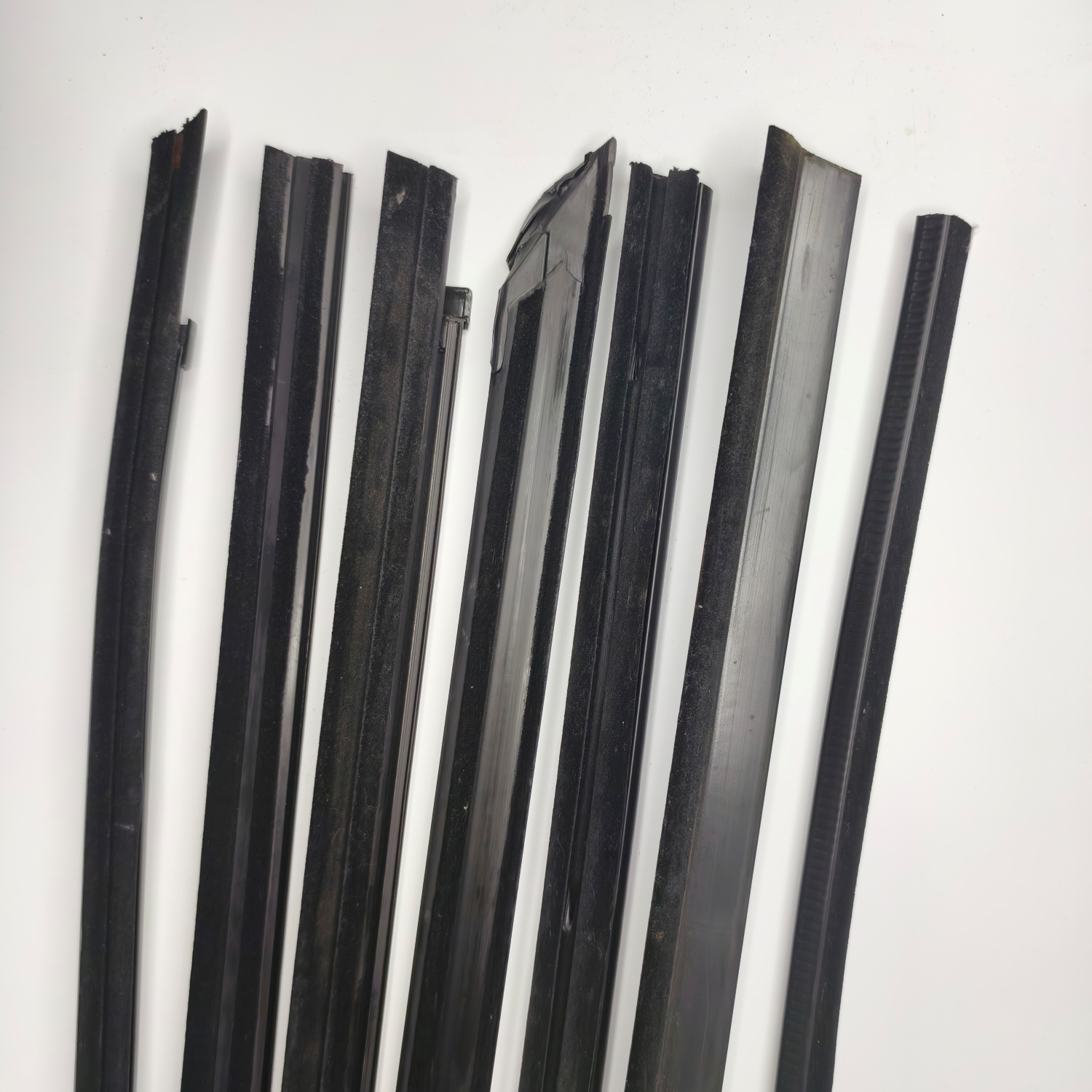 Welded and Cut Sealing Strip Car Water Barrier car weather strip