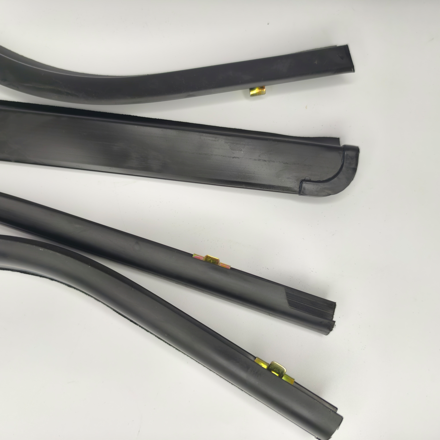 Welded and Cut Sealing Strip Car Water Barrier car weather strip