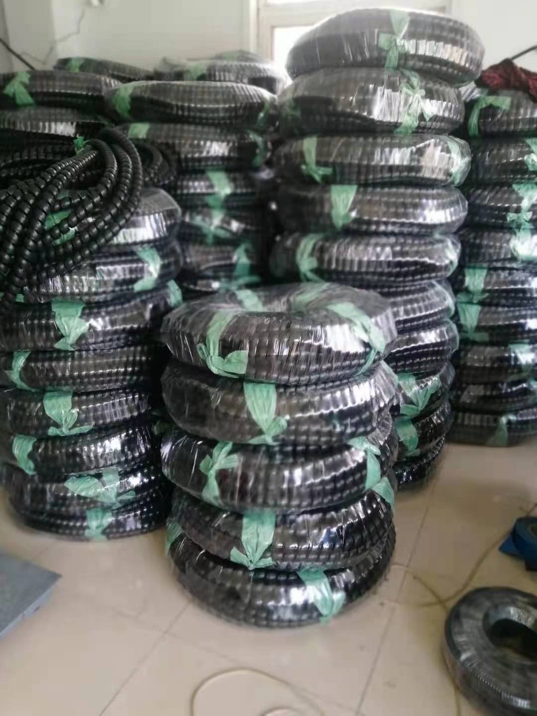 China Manufacturer's Flexible Insulated Wire Tube Competitive PP Plastic Spiral Tree Guard Cutting Hydraulic Hose Cover