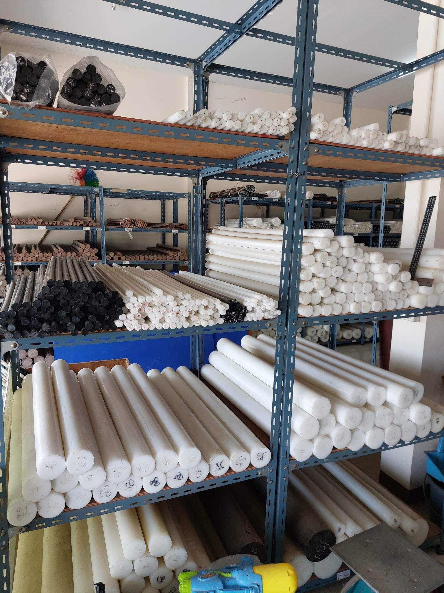 Customized Solid Rigid POM PVC PP PE Plastic Round Bars