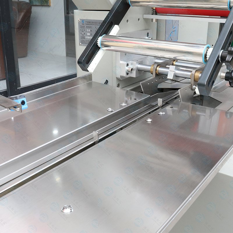 High quality automatic coffee Granola oatmeal molar rod pillow packaging machine
