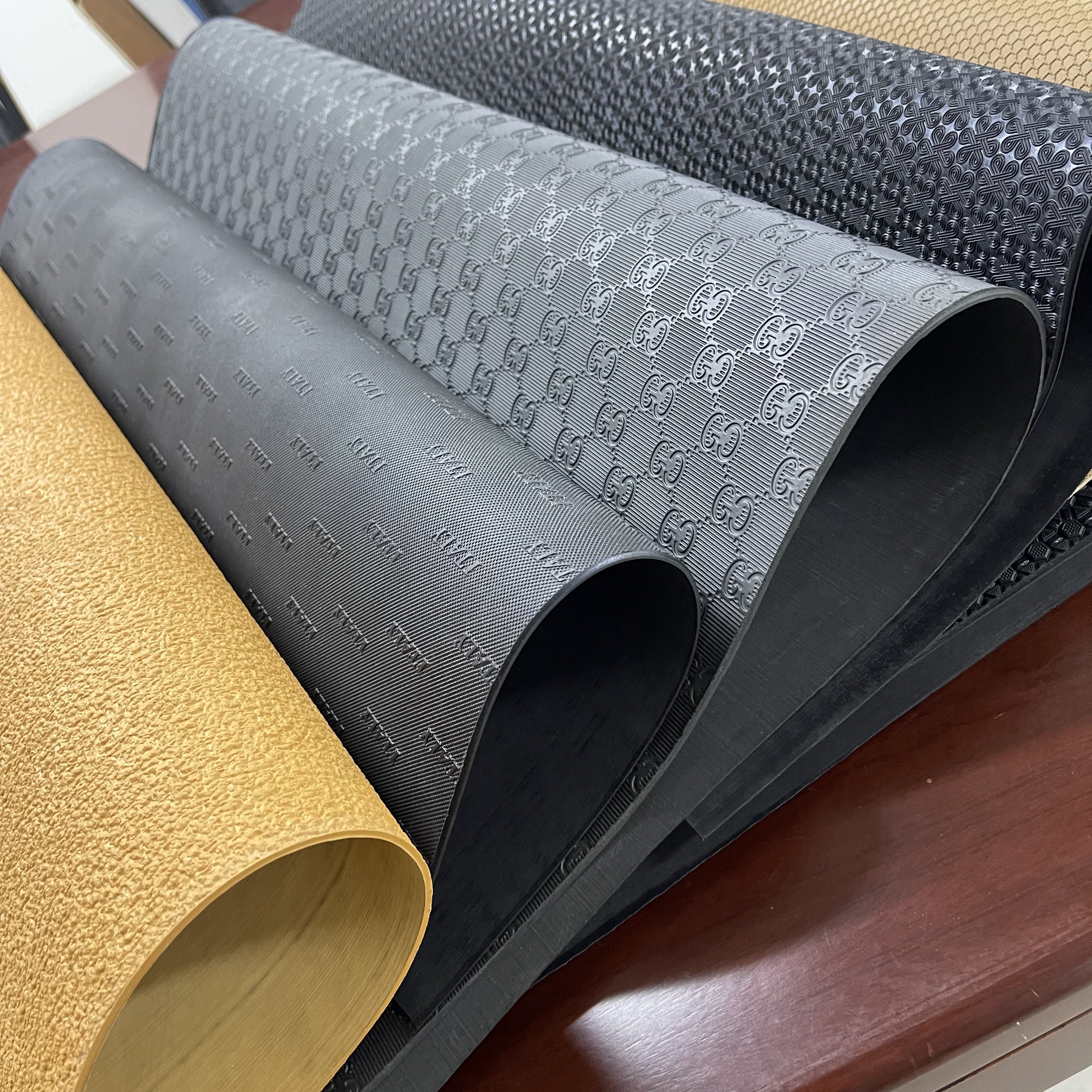Glossy Shiny Neolite Crepe Rubber Sheet For Shoe Sole