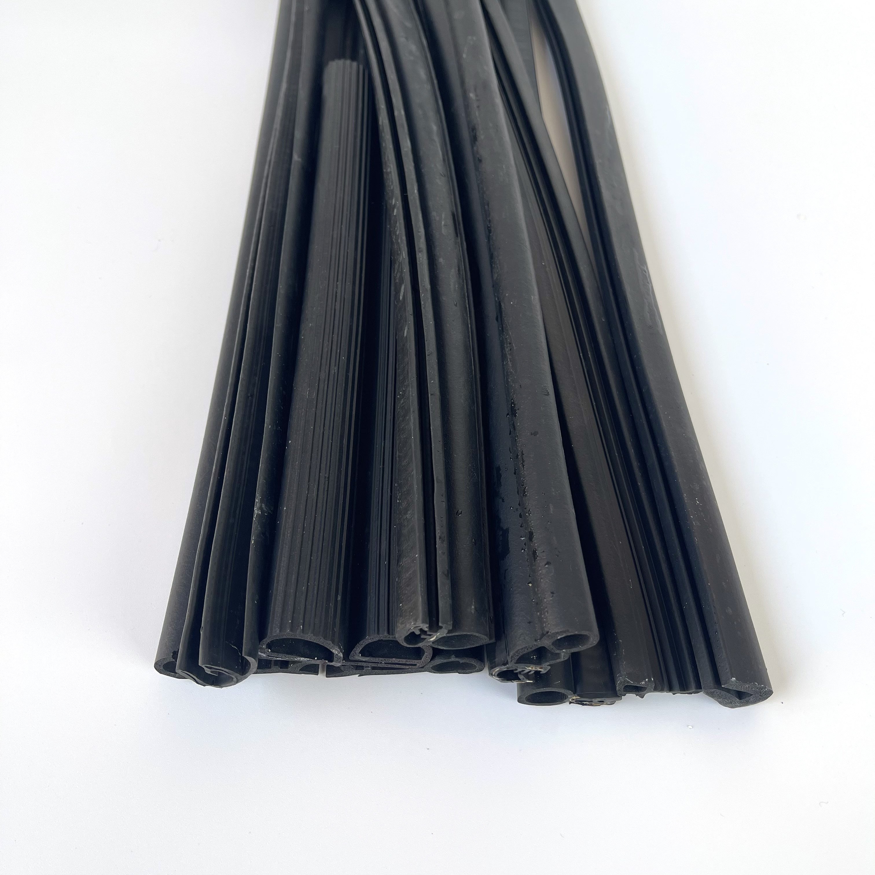 Automotive EPDM extruded sponge rubber composite profile seal