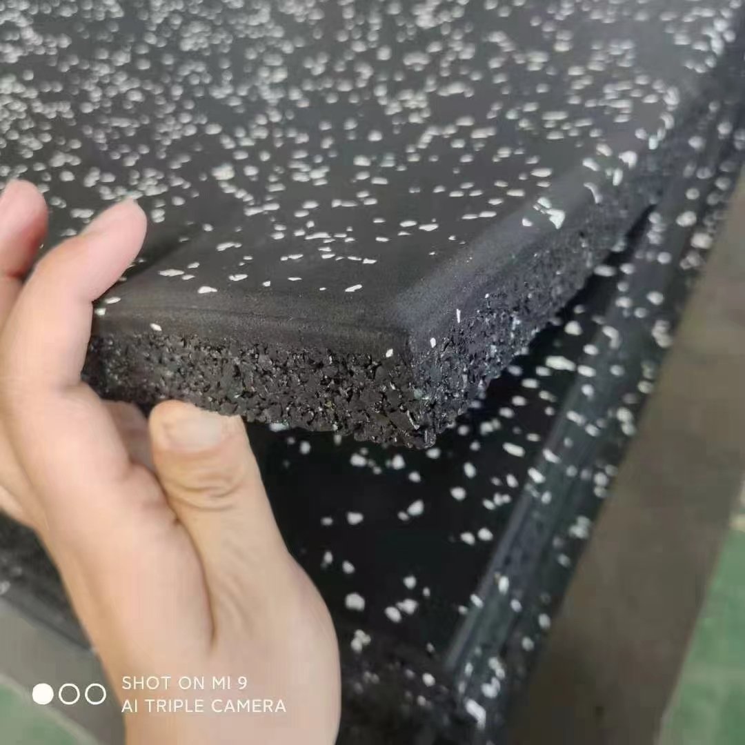 Gym Flat Bottom 30 mm thick rubber tiles fitness rubber flooring matts with white darts composite rubber flooring