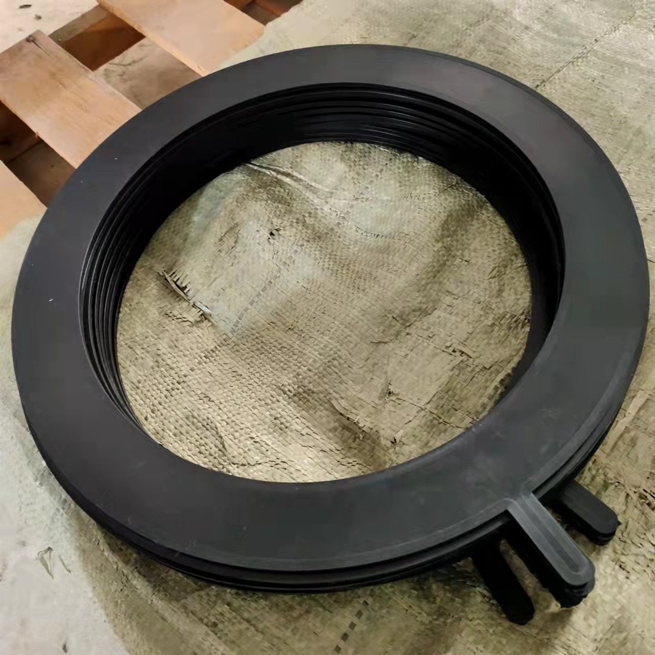 Custom Non-Standard O-Type Gasket Steel Sheet Nitrile Rubber Flange Temperature Oil Resistant Automotive Rubber EPDM Flange