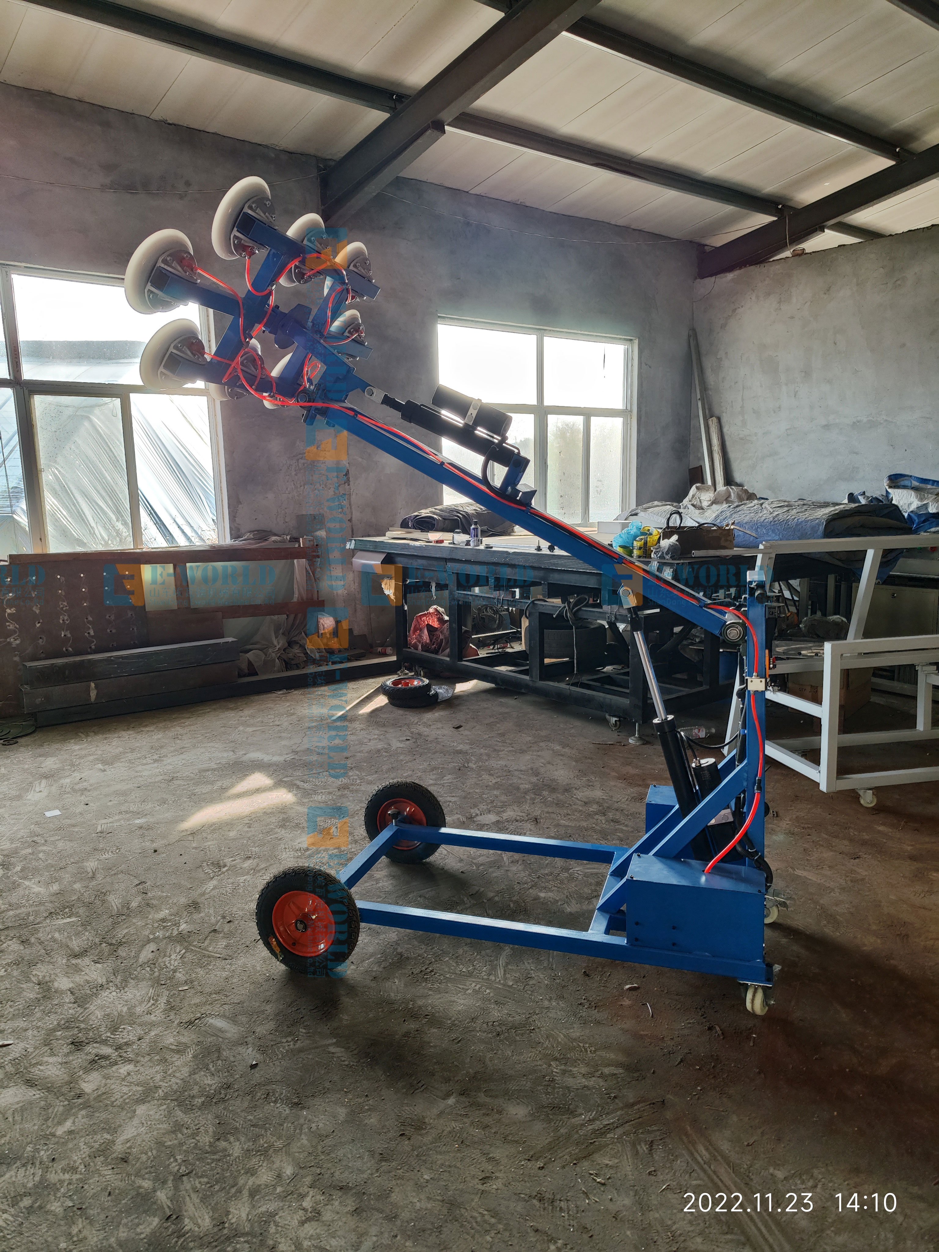 Latest technology GLR400 GLR300 glass lifter vacuum glass lifting equipment 8 PCS/6PCS suction glass lifter