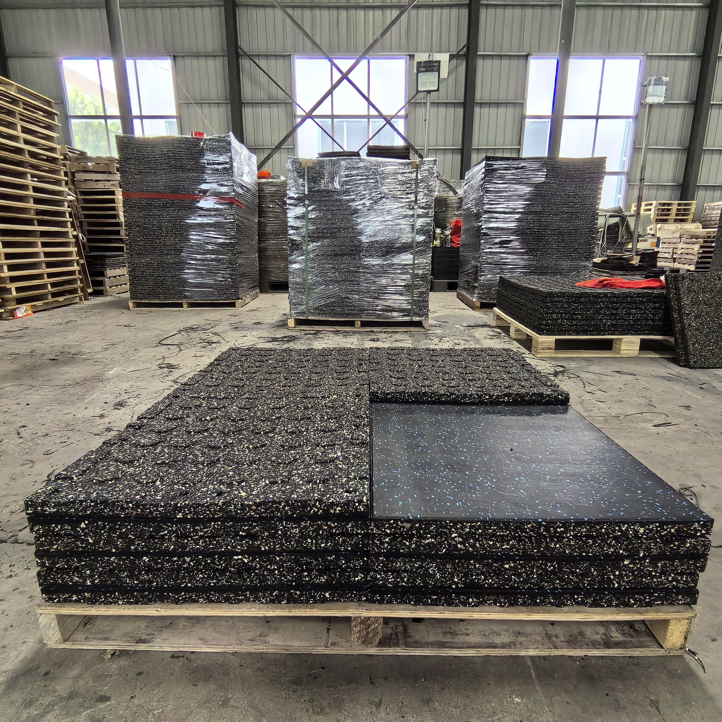Factory Sales high quality 1 m by 1 m Gym Matts Rubber Flooring white EPDM pot Gym Tiles