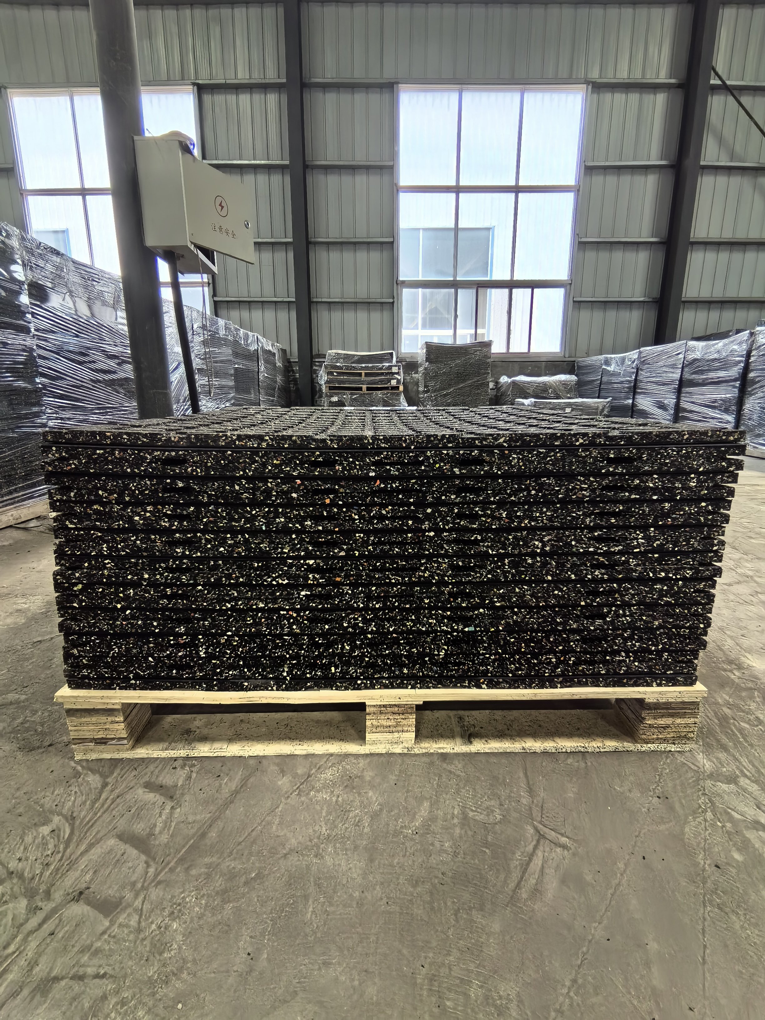 Factory Sales high quality 1 m by 1 m Gym Matts Rubber Flooring white EPDM pot Gym Tiles