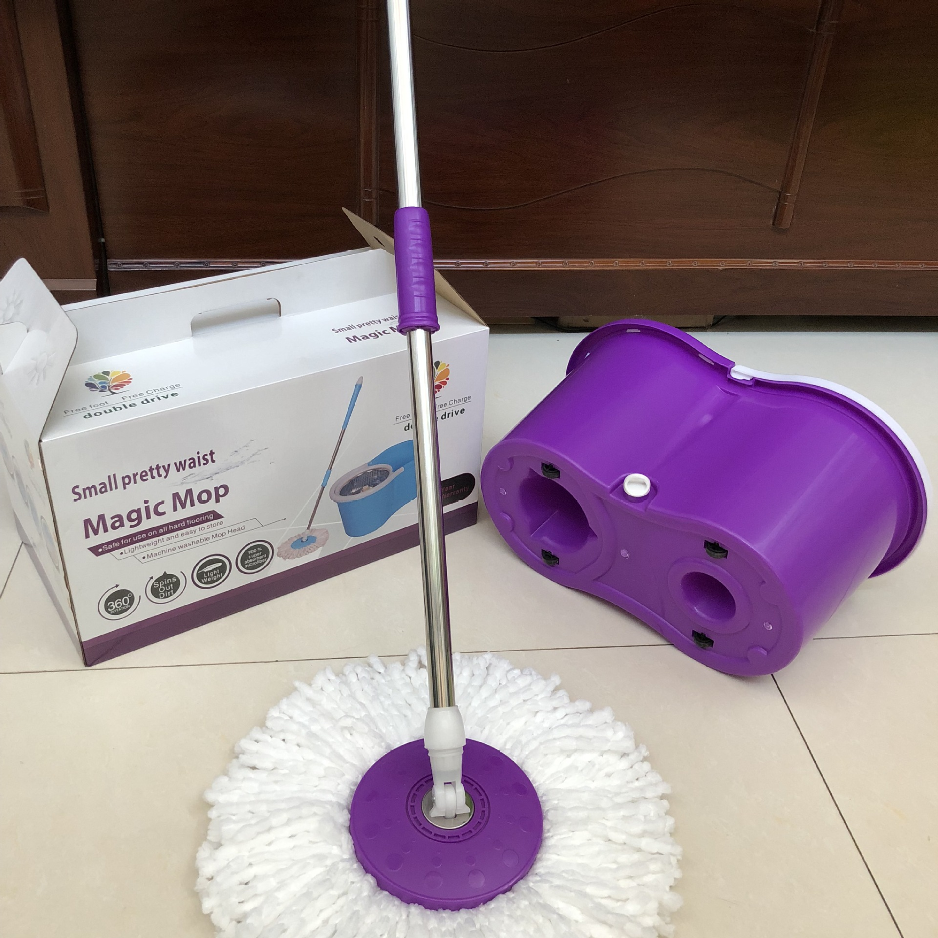 Easy to clean ultra-fine fiber mop in the factory rotating 360 degrees to clean the floor rotating magic mop with plastic bucket