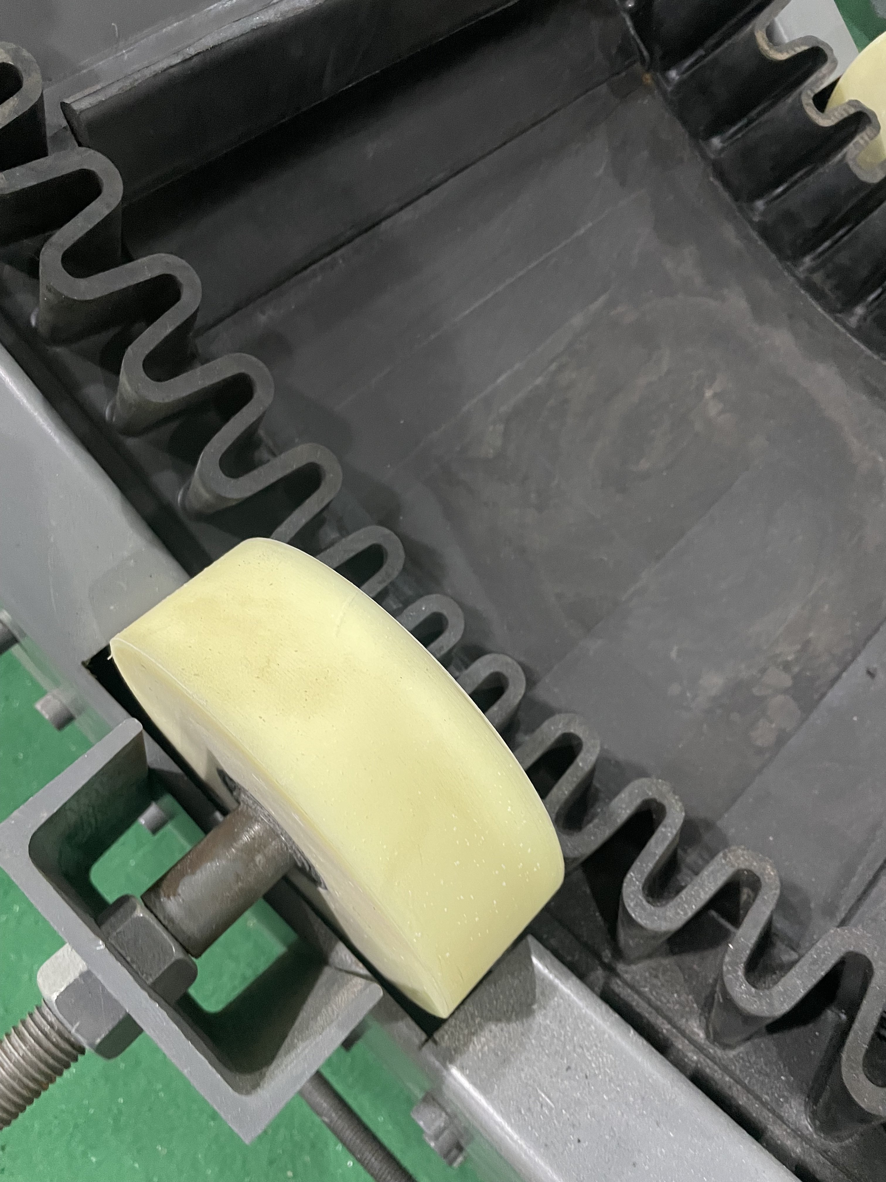 BIFA 400mm loading capabilities 50kg Rubber Belt Conveyor with sidewall For Ceramic/Glass/Marble