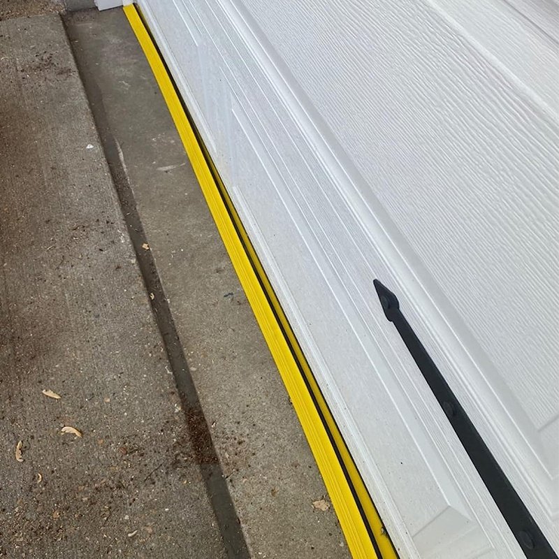 High Quality Garage Door Bottom Threshold Water Stop Strip Floor Rubber Sealing Strip