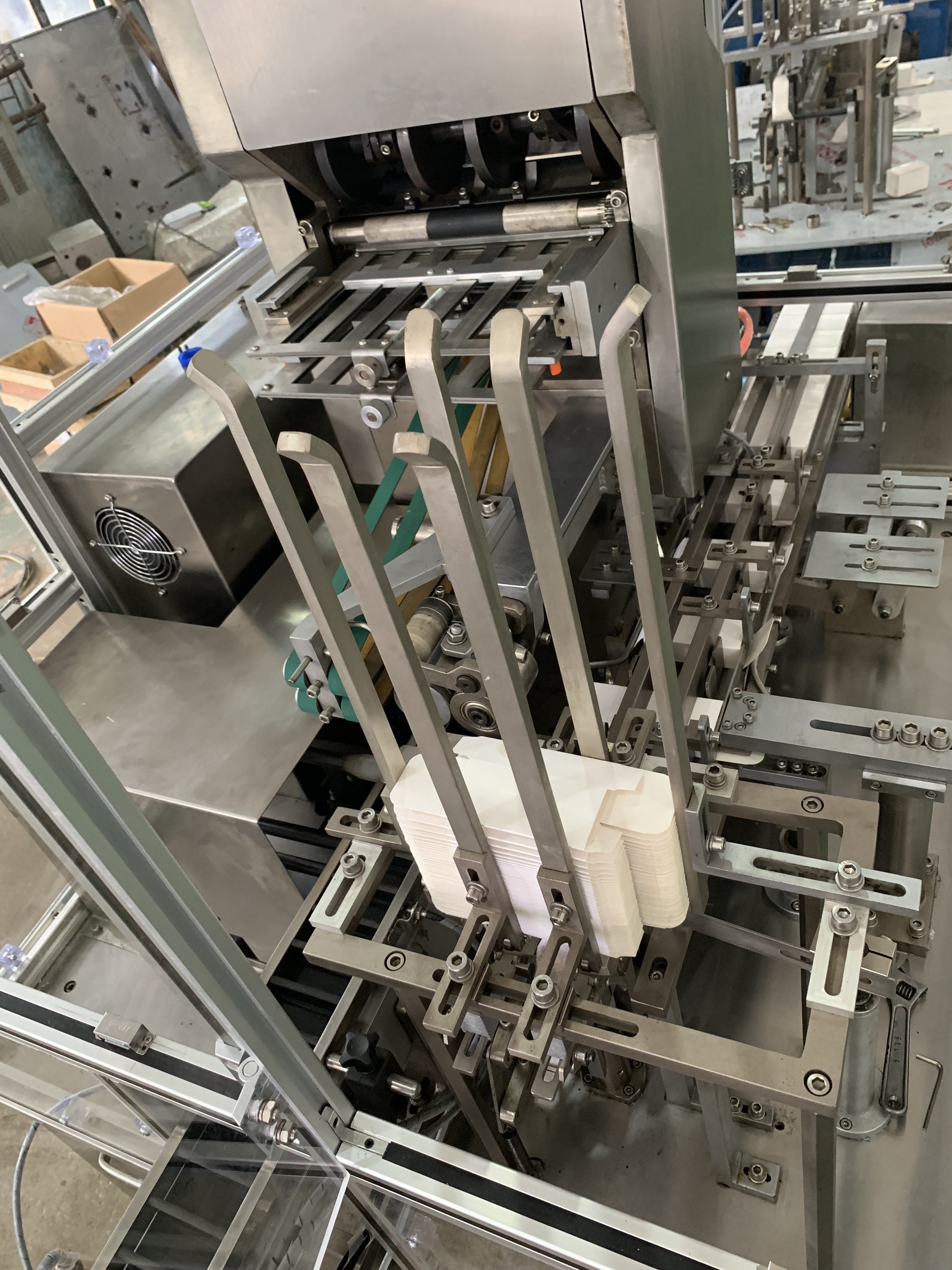 CE Approve Automatic Cosmetics Bottle Carton Box Packaging Machine Auto Daily Necessities Carton Box Packing Machine