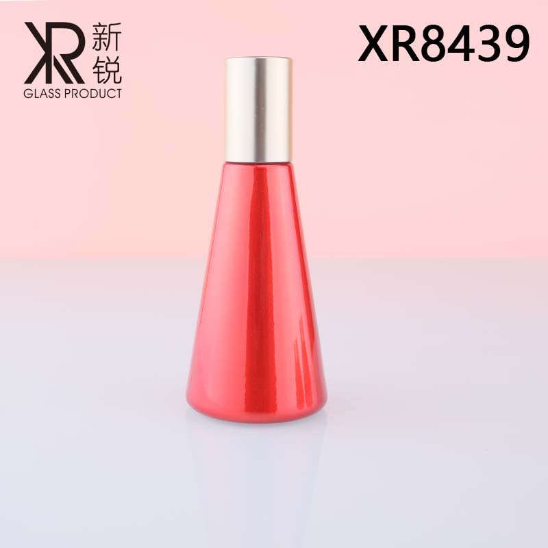 Red glass bottle, 50ml30ml pump head emulsion bottle, conical glass bottle, dumb gold lid for daily chemical packaging.