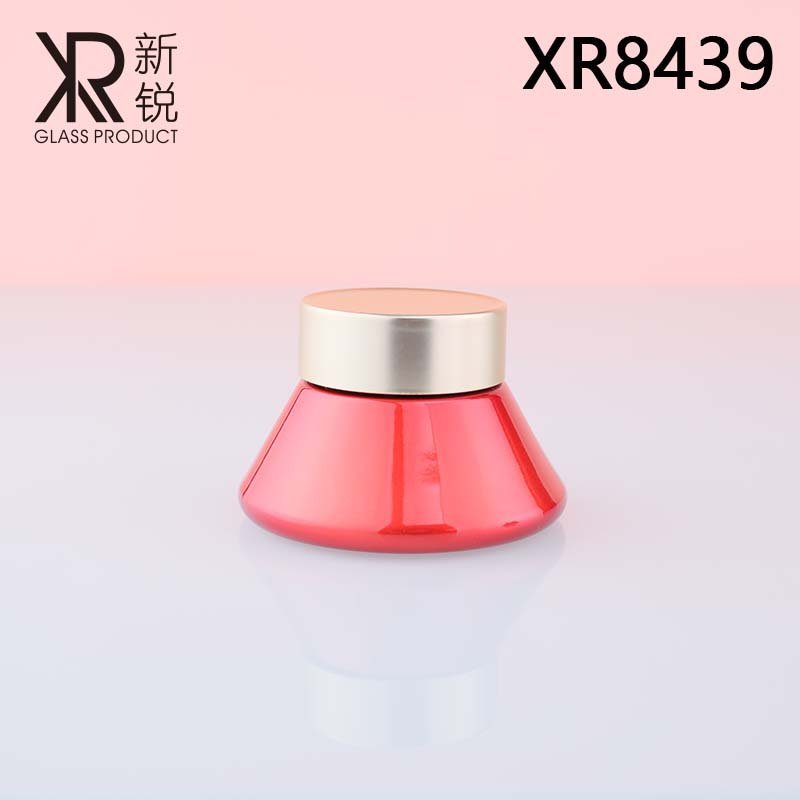 Red glass bottle, 50ml30ml pump head emulsion bottle, conical glass bottle, dumb gold lid for daily chemical packaging.