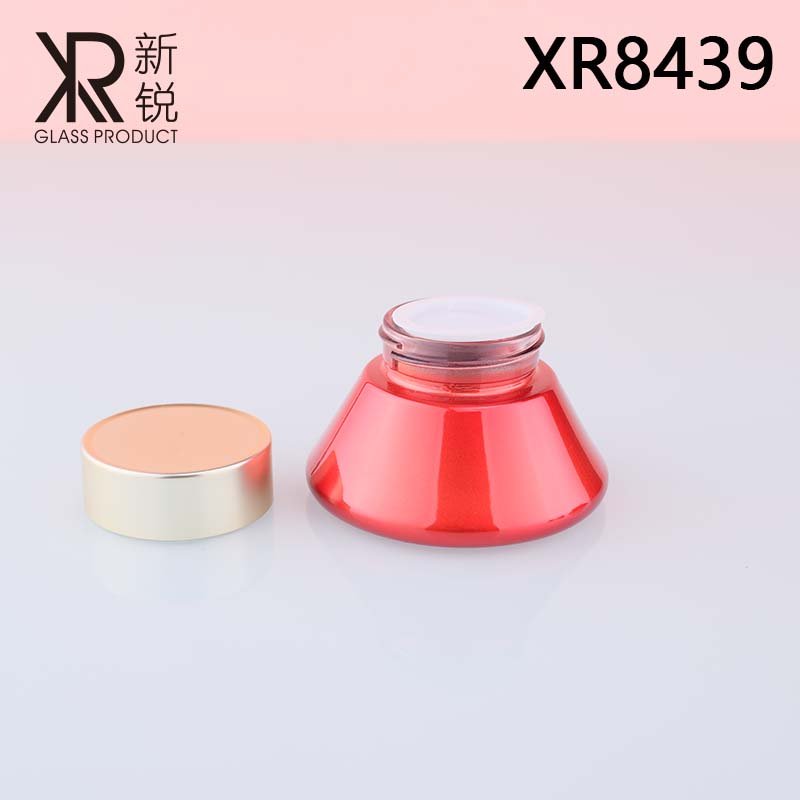 Red glass bottle, 50ml30ml pump head emulsion bottle, conical glass bottle, dumb gold lid for daily chemical packaging.