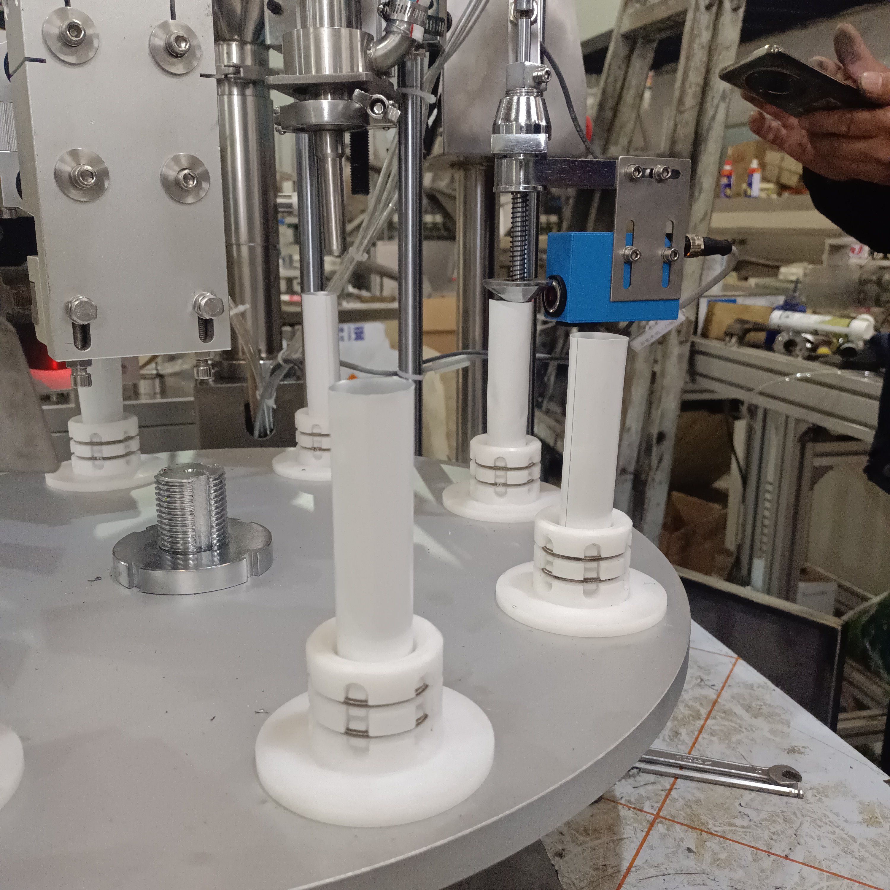 Daily Chemical Products Ultrasonic Plastic Tubes Filler Sealer Tube Toothpaste Sealing Packing Machine