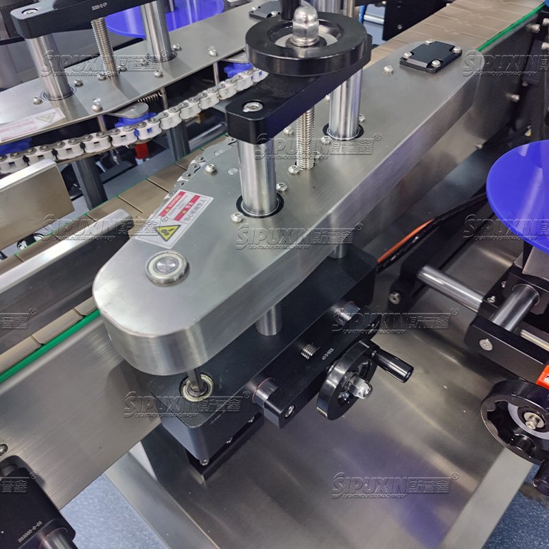 SPX New designed 4 nozzles tacking filling machine screw capping Fast filling speed daily chemical lotion filling machine