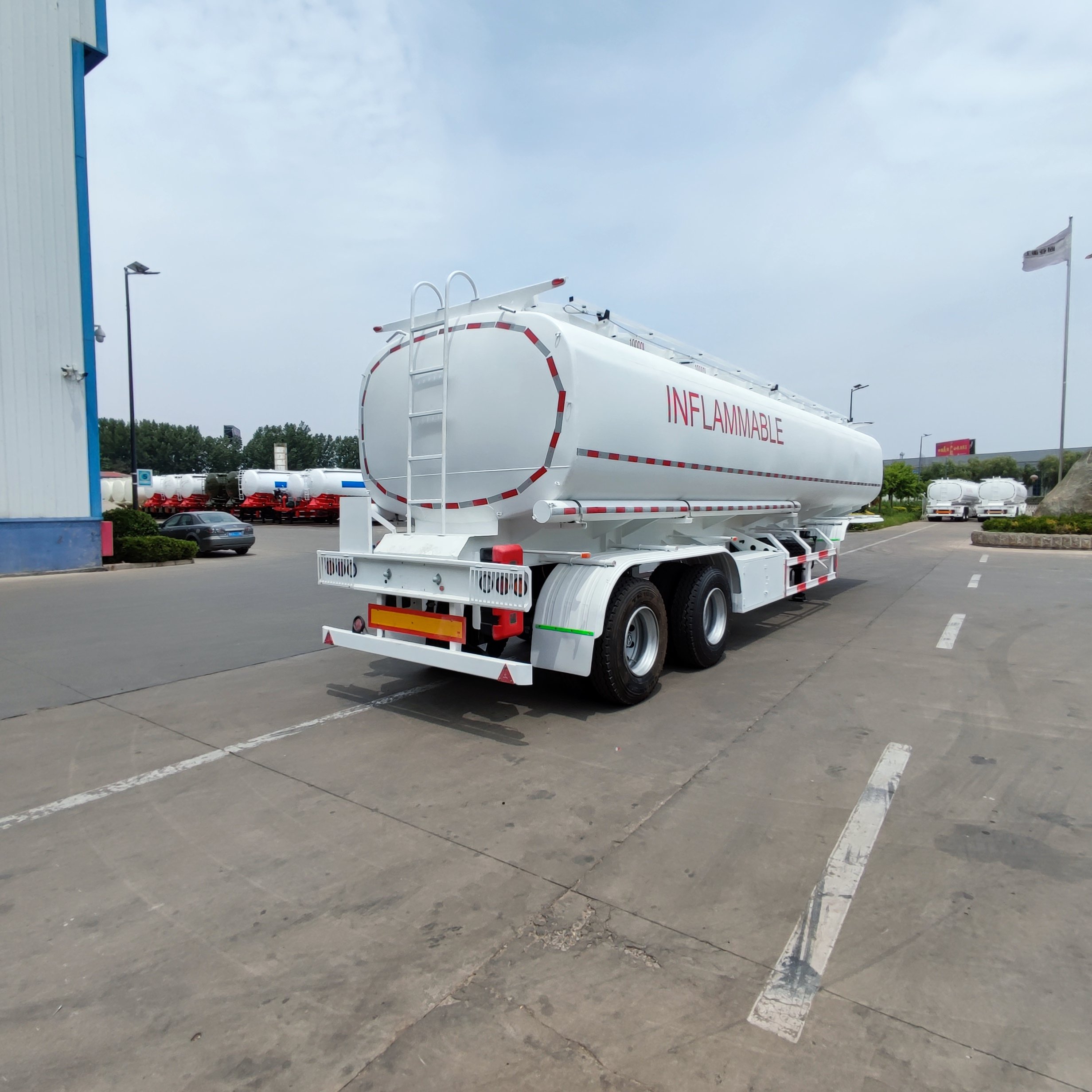 DERUN Factory Customized 2 Axle 4 Compartment 40000 Liters Bogie Suspension Diesel Fuel Crude Oil Tank Trailer