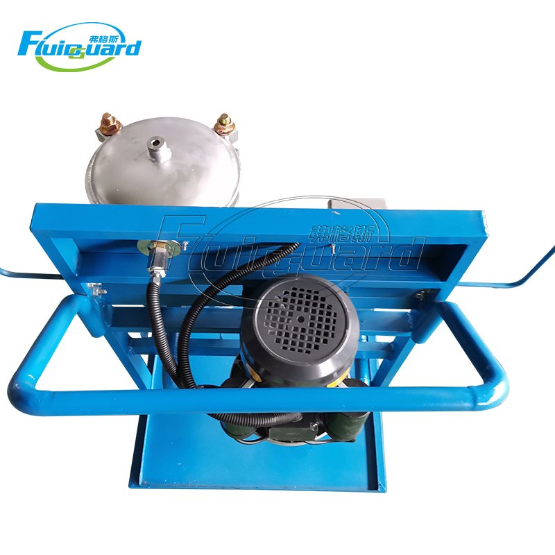 Oil purifier for biodiesel oil purification plant
