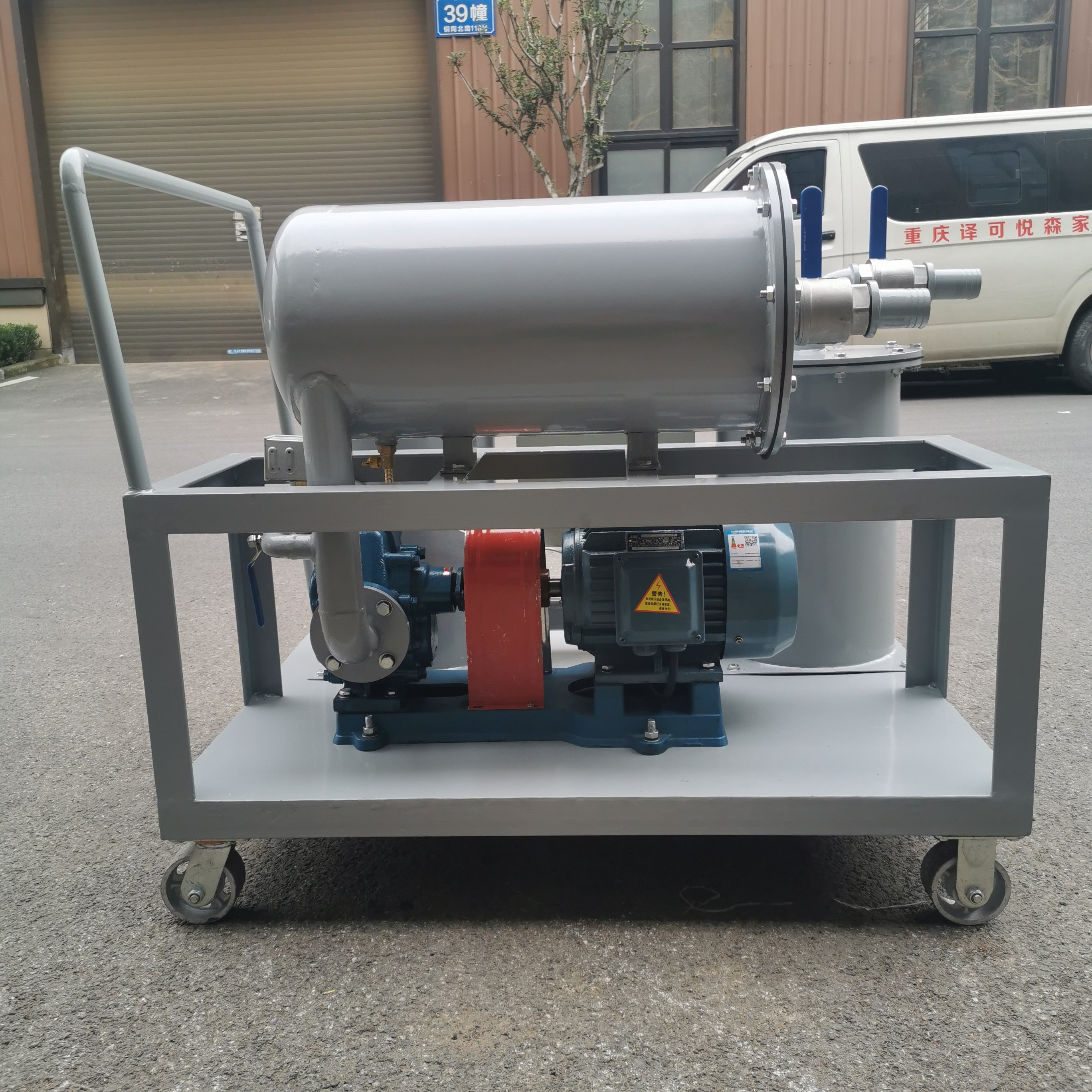 Small diesel fuel polishing system to remove water and particles