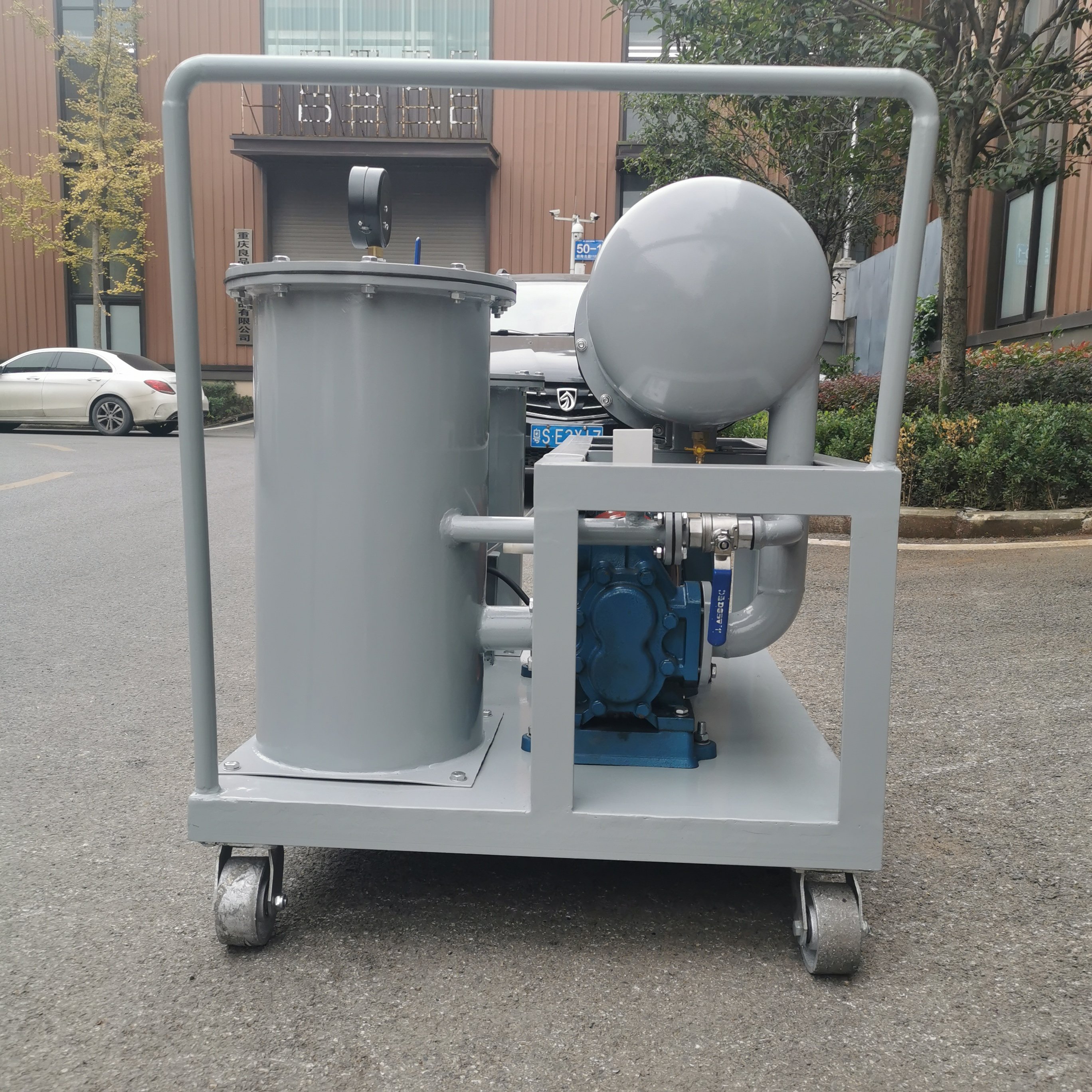 Small diesel fuel polishing system to remove water and particles