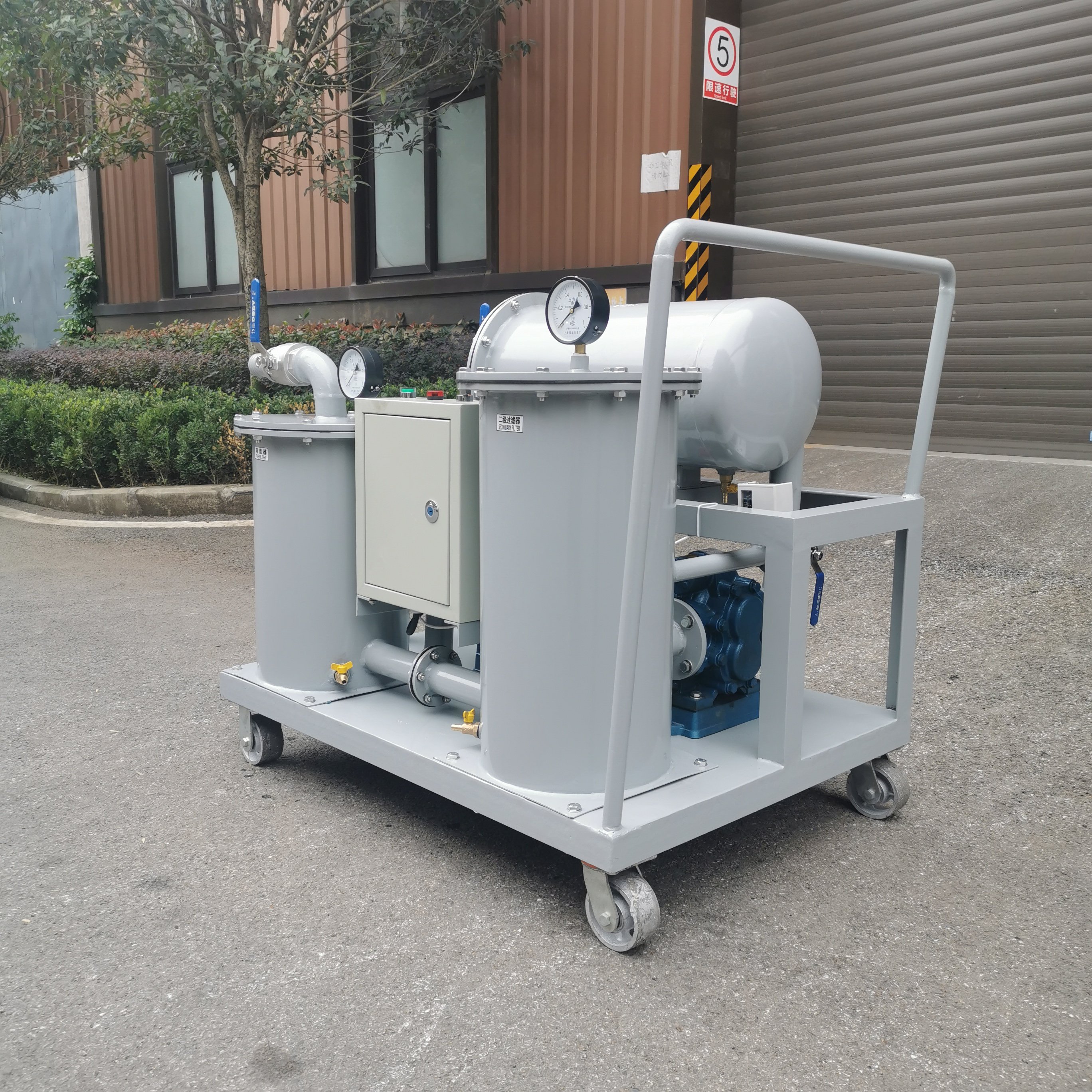 Small diesel fuel polishing system to remove water and particles