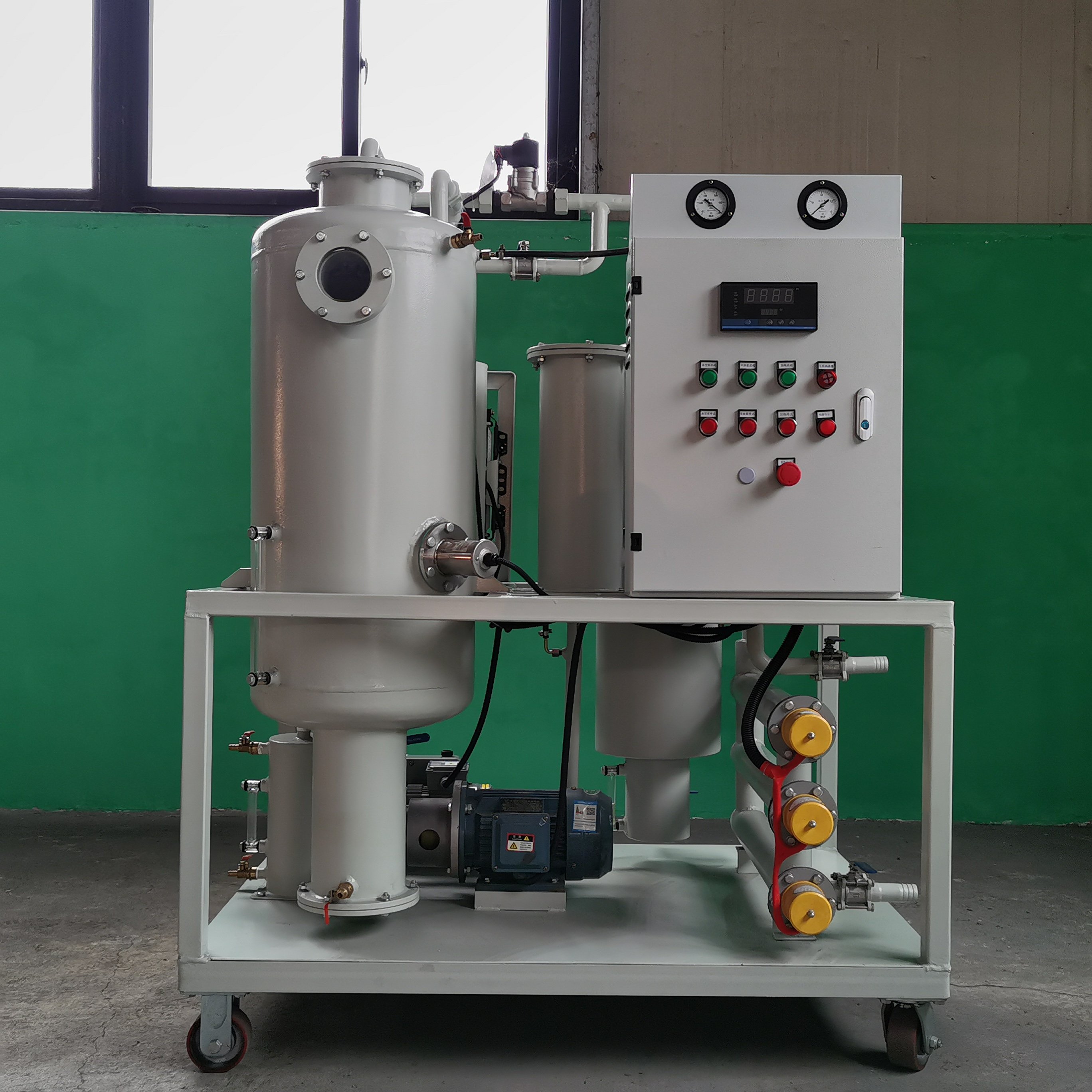 Cost saving oil filtration machine for purifying used oil into base oil for refineries biodiesel producers