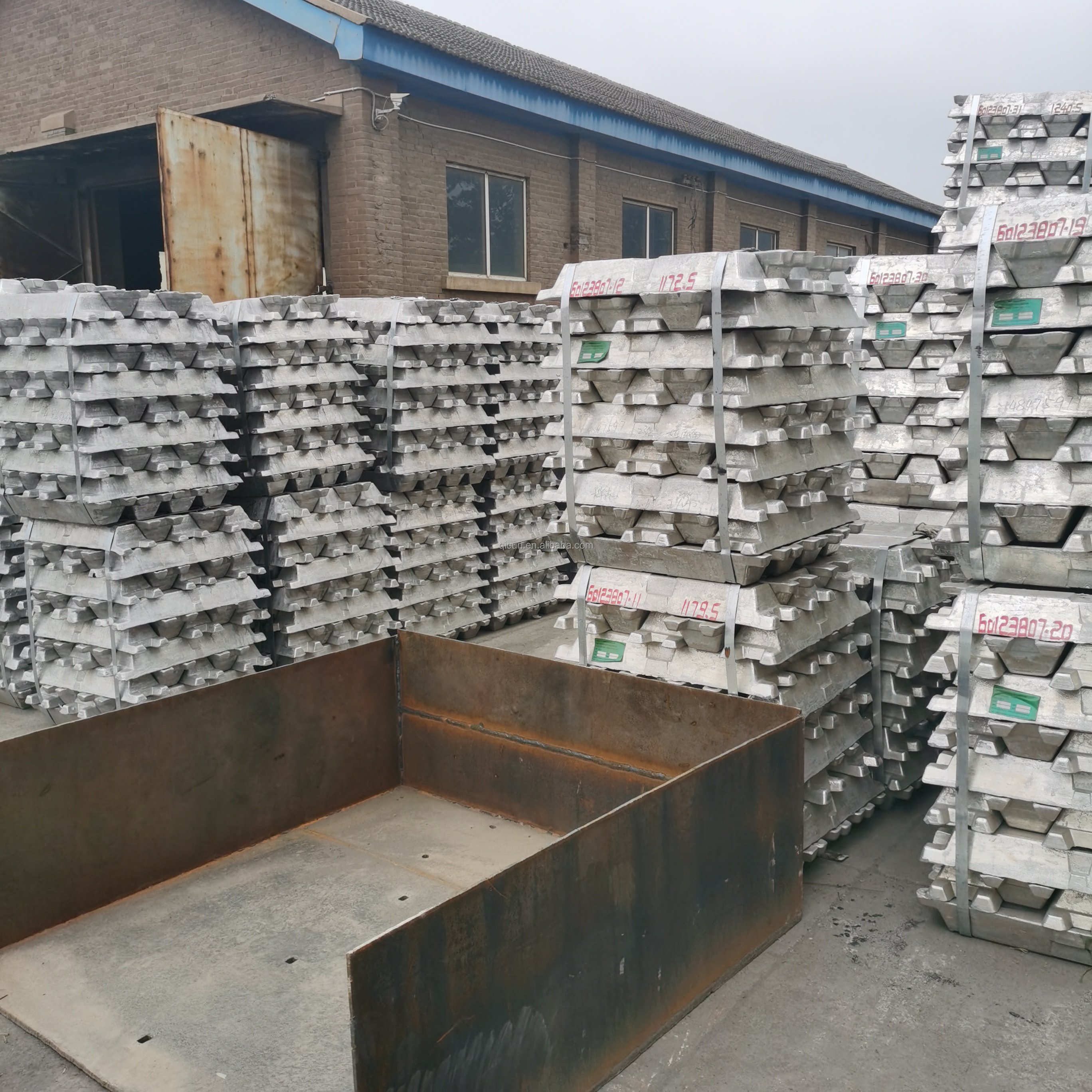 Aluminium ingots/Aluminum ingot 99.99%