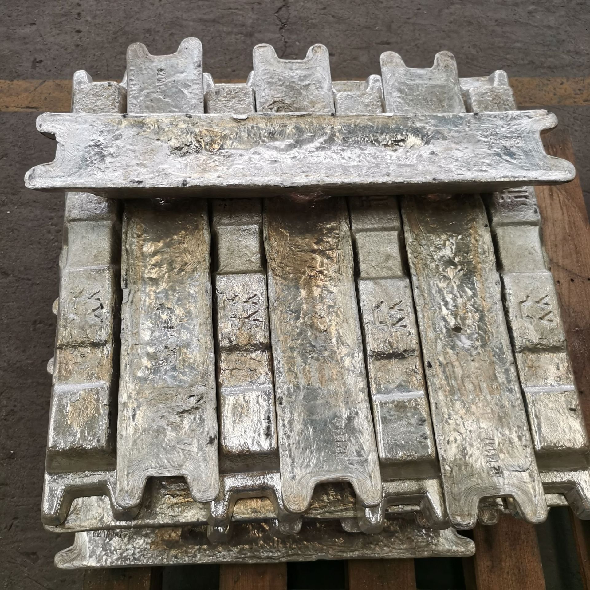 pure aluminum ingot Al99.90 Al99.85 Al99.70A Pure Alloy Aluminum Billets Ingot Prices