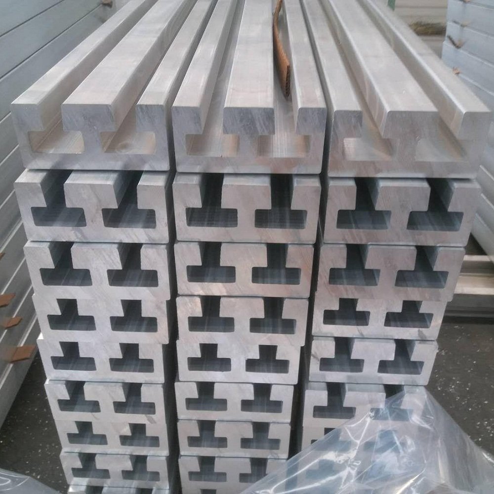 Extruded aluminum profiles for outdoor light box