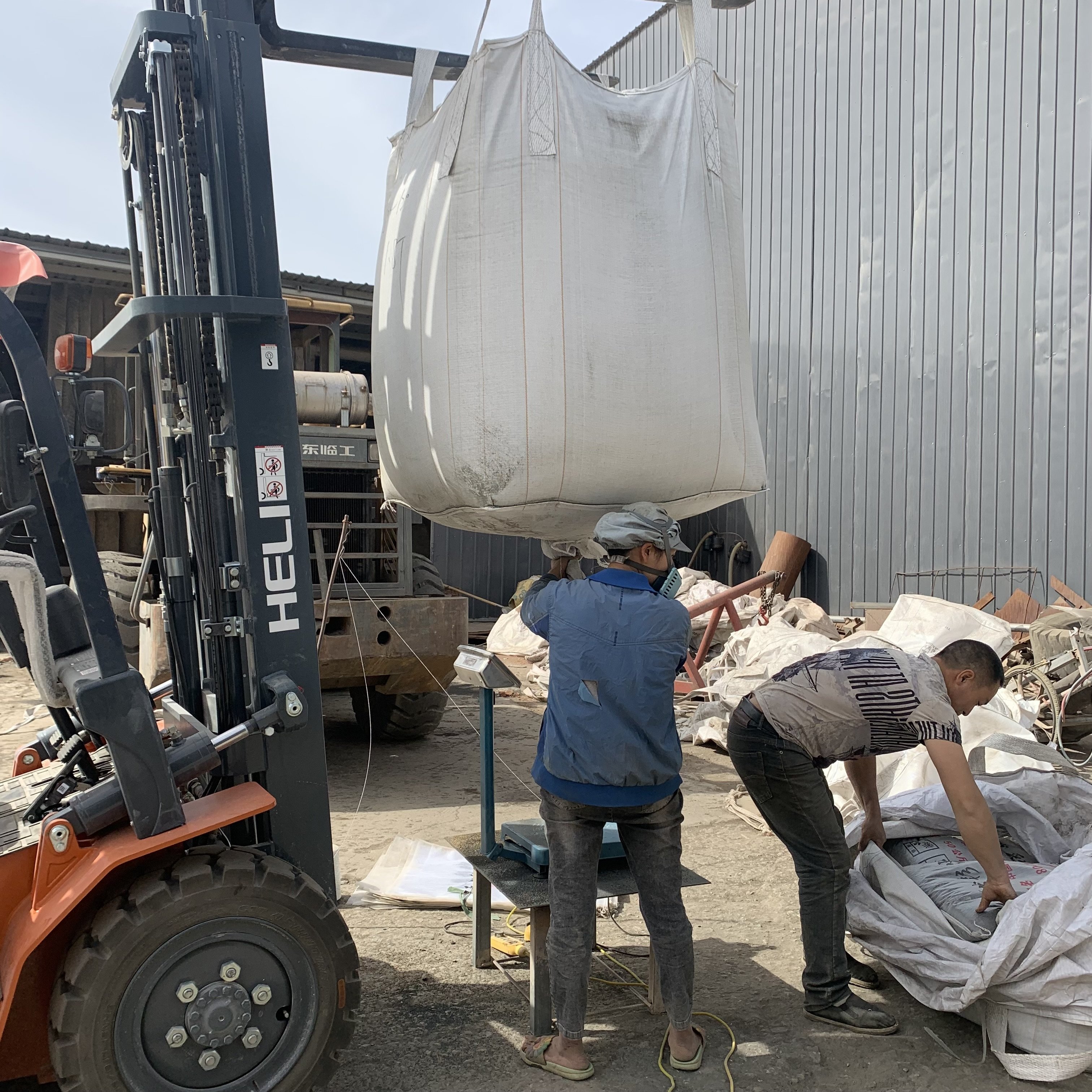 Supply 90% rutile ore with favorable price for extraction of welding electrodes, welding wires and titanium dioxide
