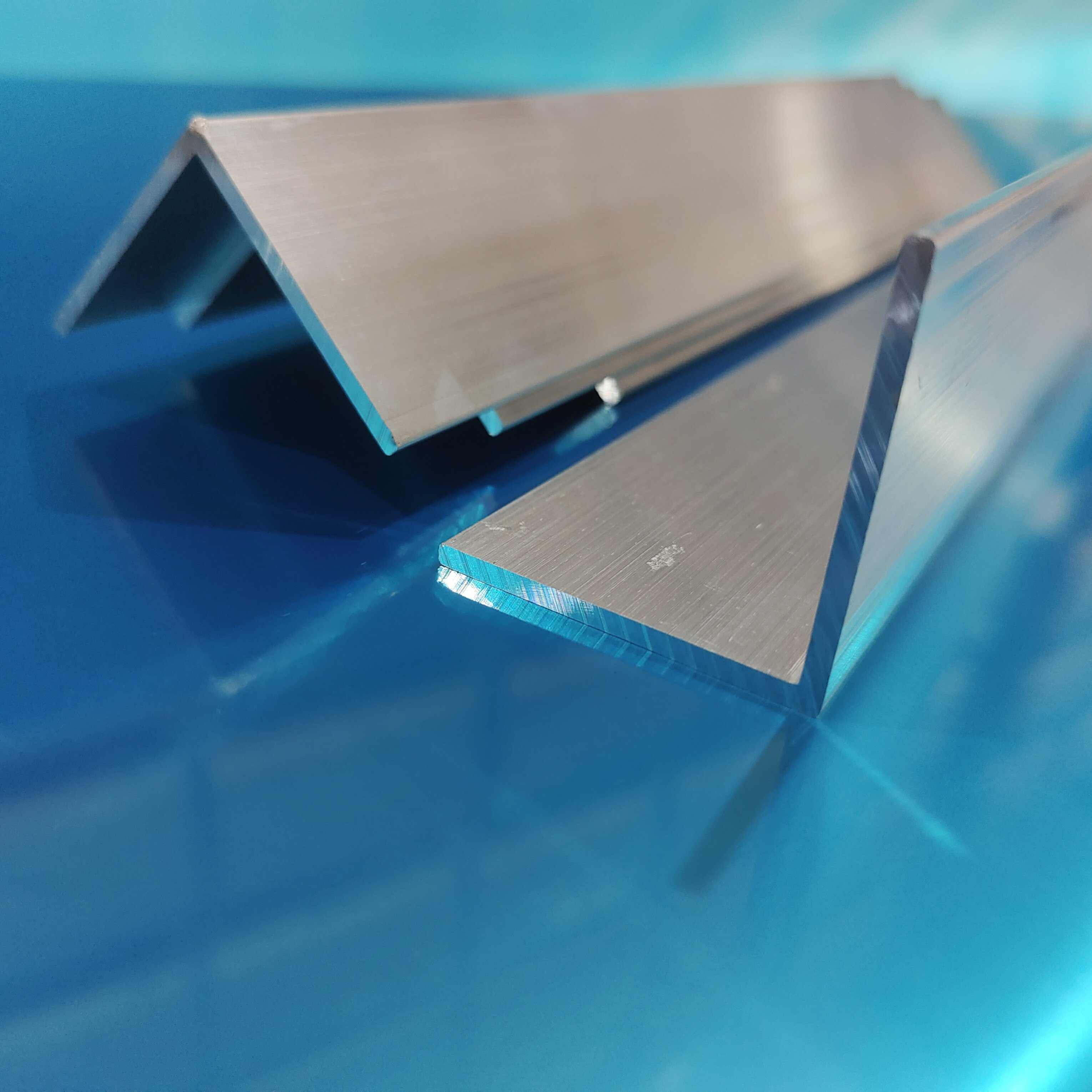 Hight -quality 6061 Aluminium Alloy Aluminum Angle L Shape aluminum profile 25*25 30*30 75*75
