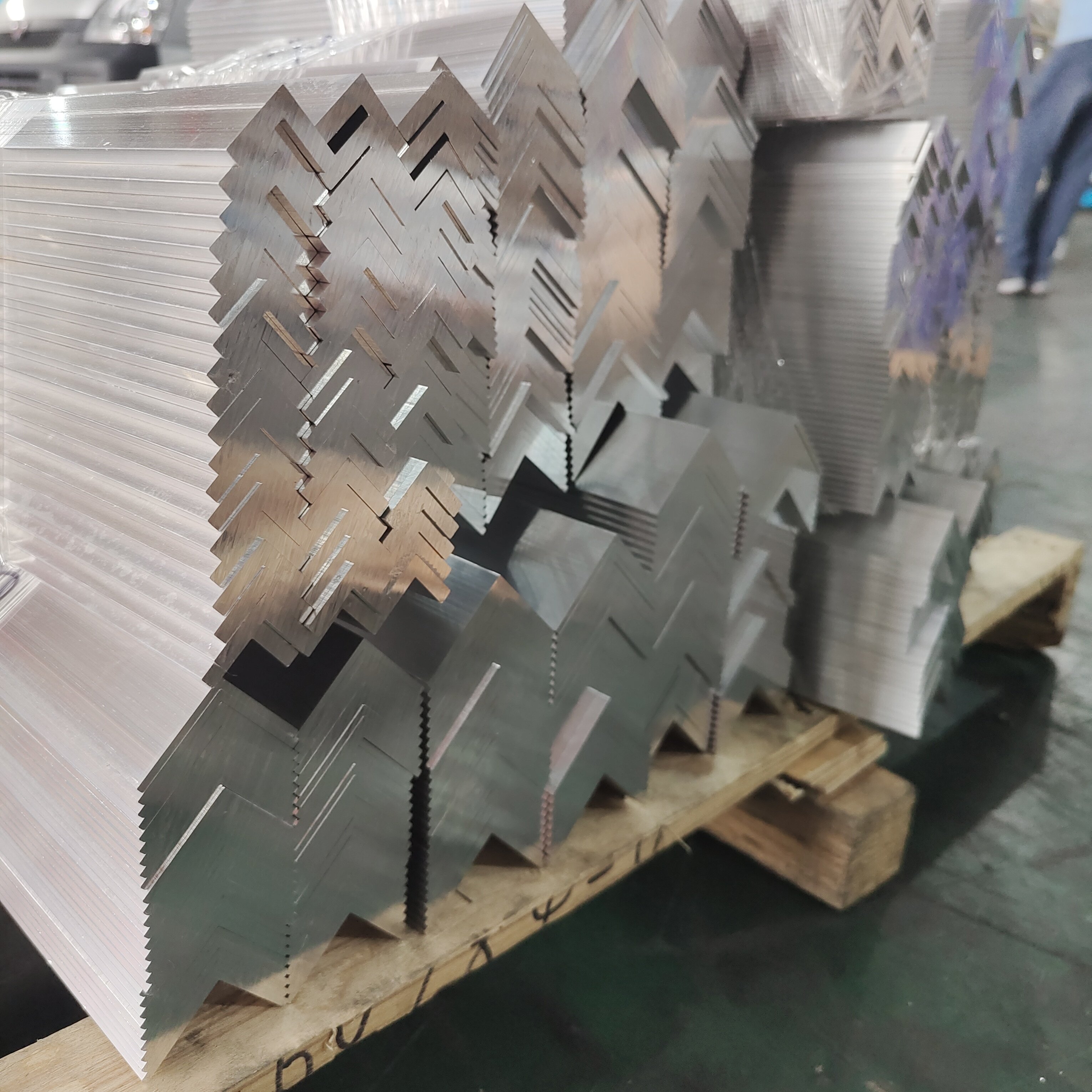 Hight -quality 6061 Aluminium Alloy Aluminum Angle L Shape aluminum profile 25*25 30*30 75*75