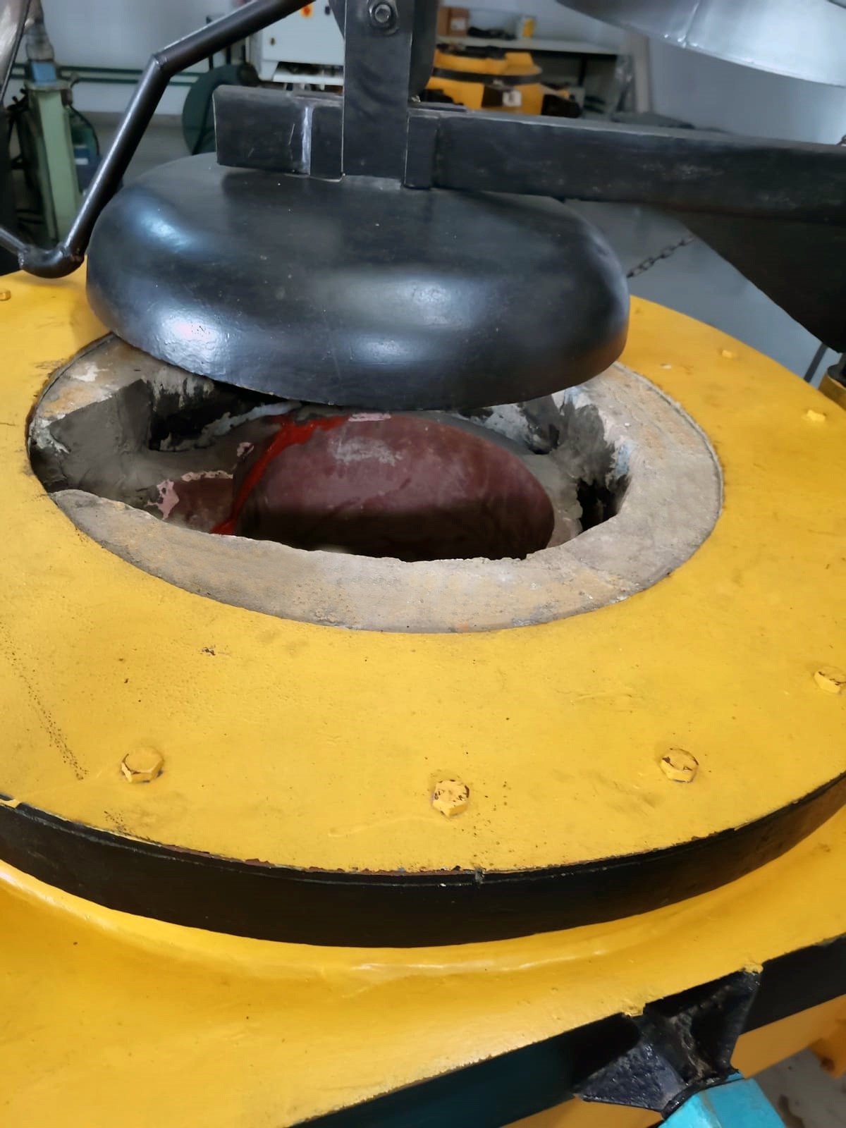 Wooden Pellet Fired Pit Type Crucible Furnace for Aluminium Melting Furnace for Die Casting Purpose 200 Kgs at Reasonable Price