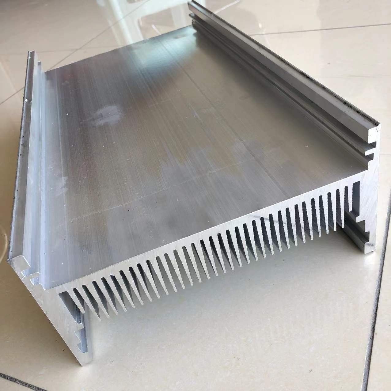 Aluminum alloy heat sink