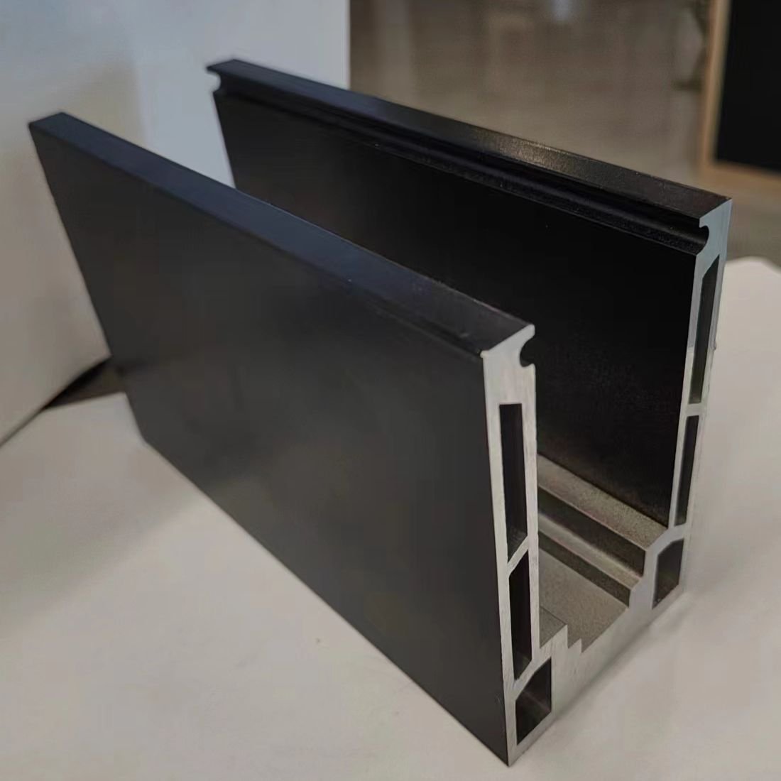 Good quality custom extruded aluminum alloy profile for glass frame base rail