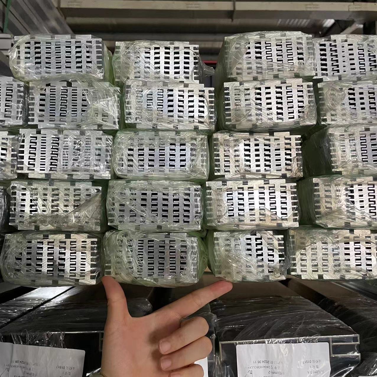 QIANGFENG ALUMINUM industrial hollow square round tube flat aluminum profiles aluminum square hollow tube extrusion profiles