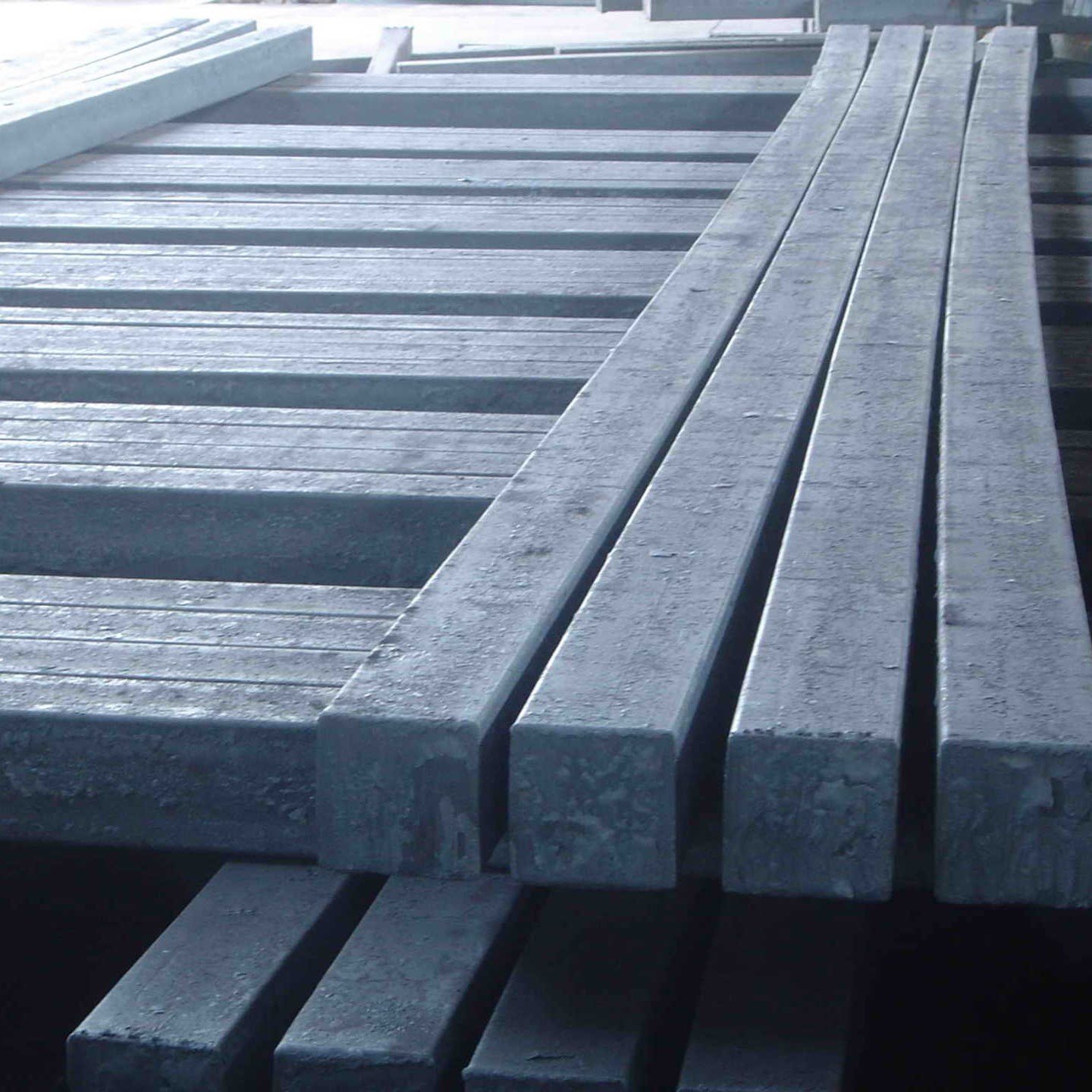 ASTM Q235B 31CRV3 Steel Billet Steel Aluminium Ingot Supplier