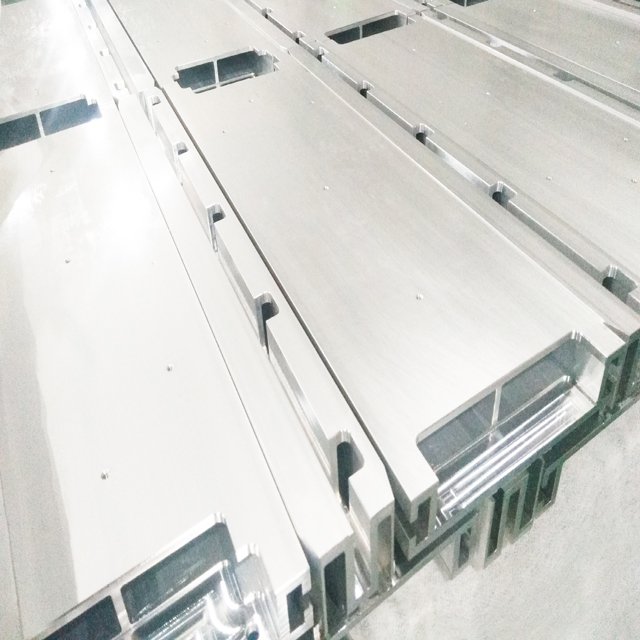 Custom European Powder Coating Silver Anodized Extruded Aluminum Profiles For Industry