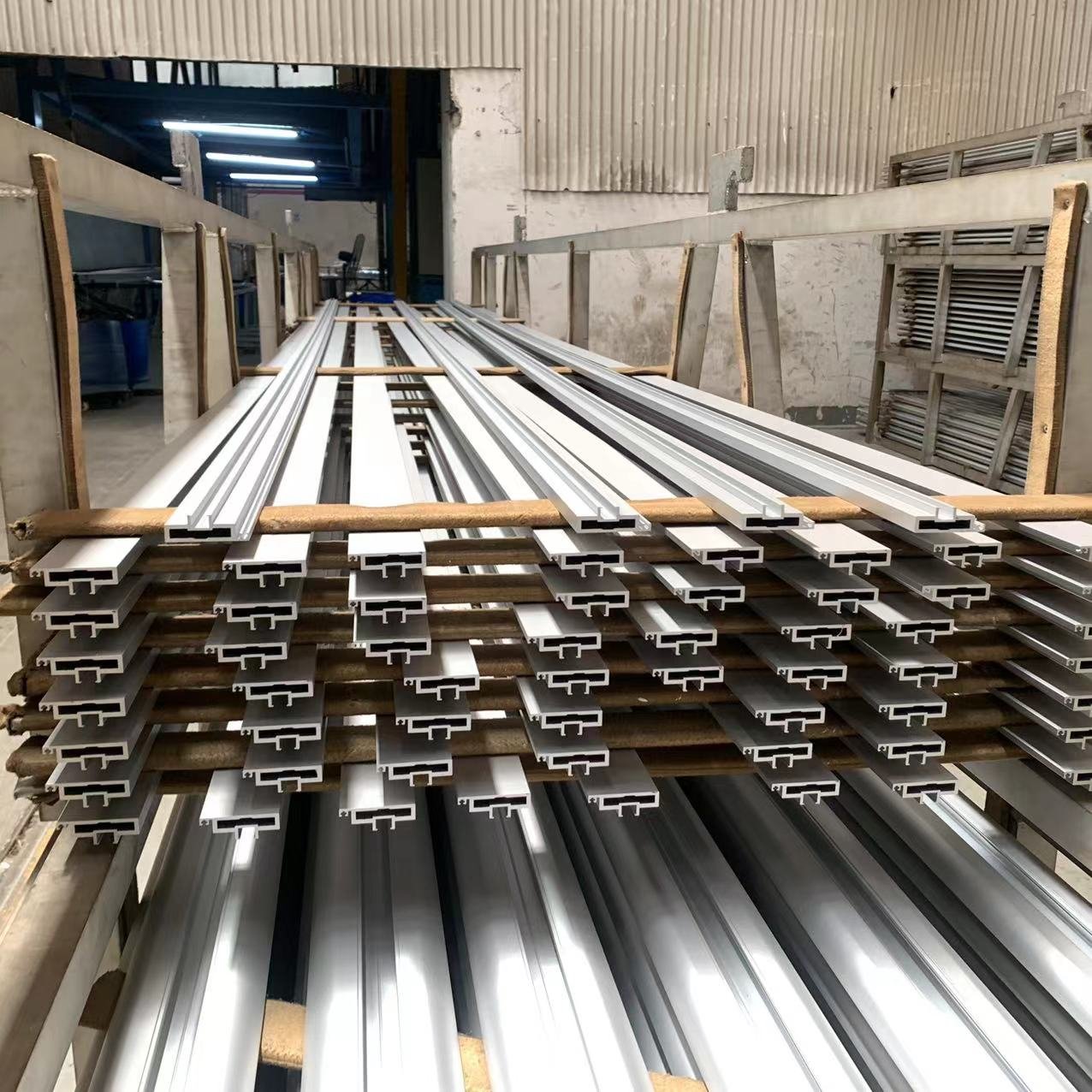 Manufacturer Top quality aluminium profile to make aluminium doors and windows made in Vietnam 2023