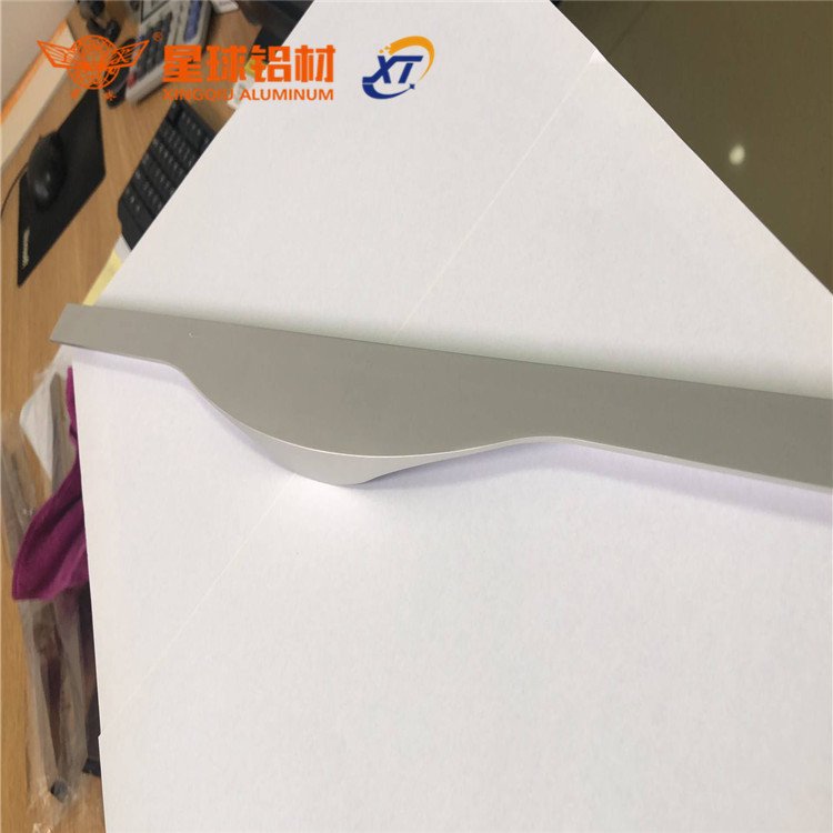 Silver anodizing door handle frame aluminum profile built in aluminum bedroom wardrobe closet
