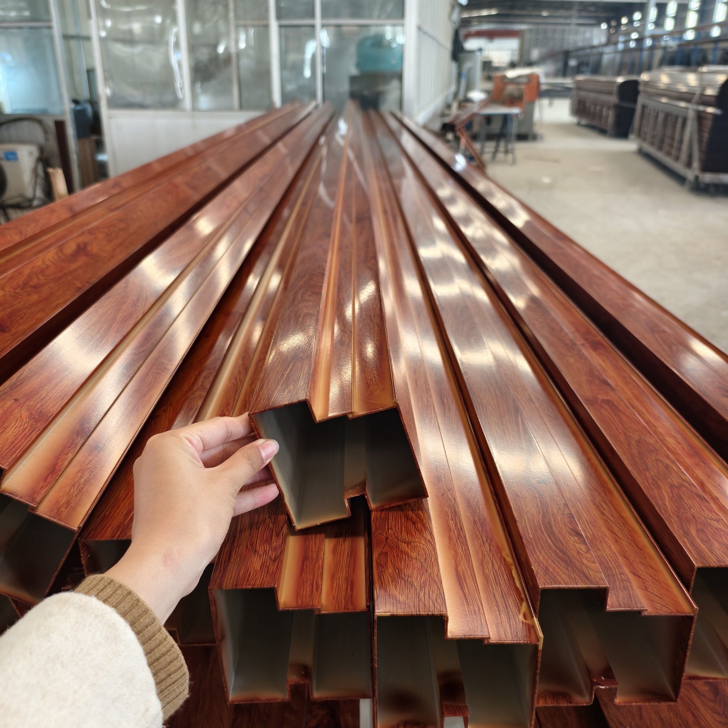 wooden grain aluminum profiles artificial wood surface for decoration pergola ceiling