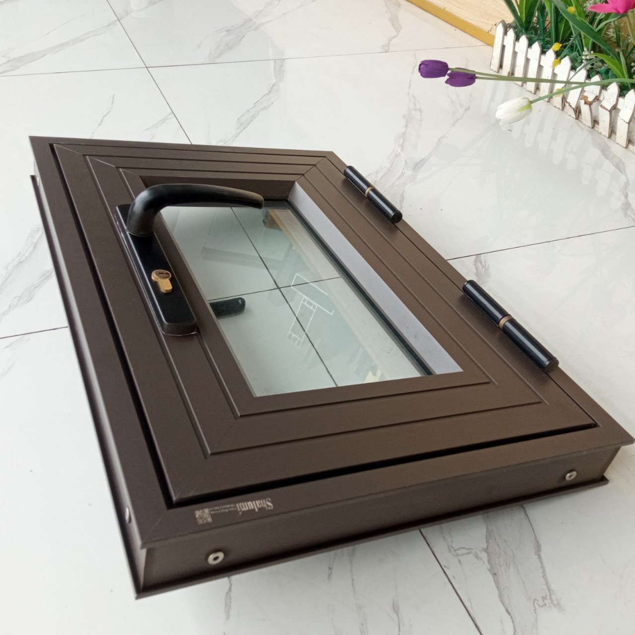 Full scale Aluminium window manufactured in Vietnam aluminium Window and door are available at Cheap cost